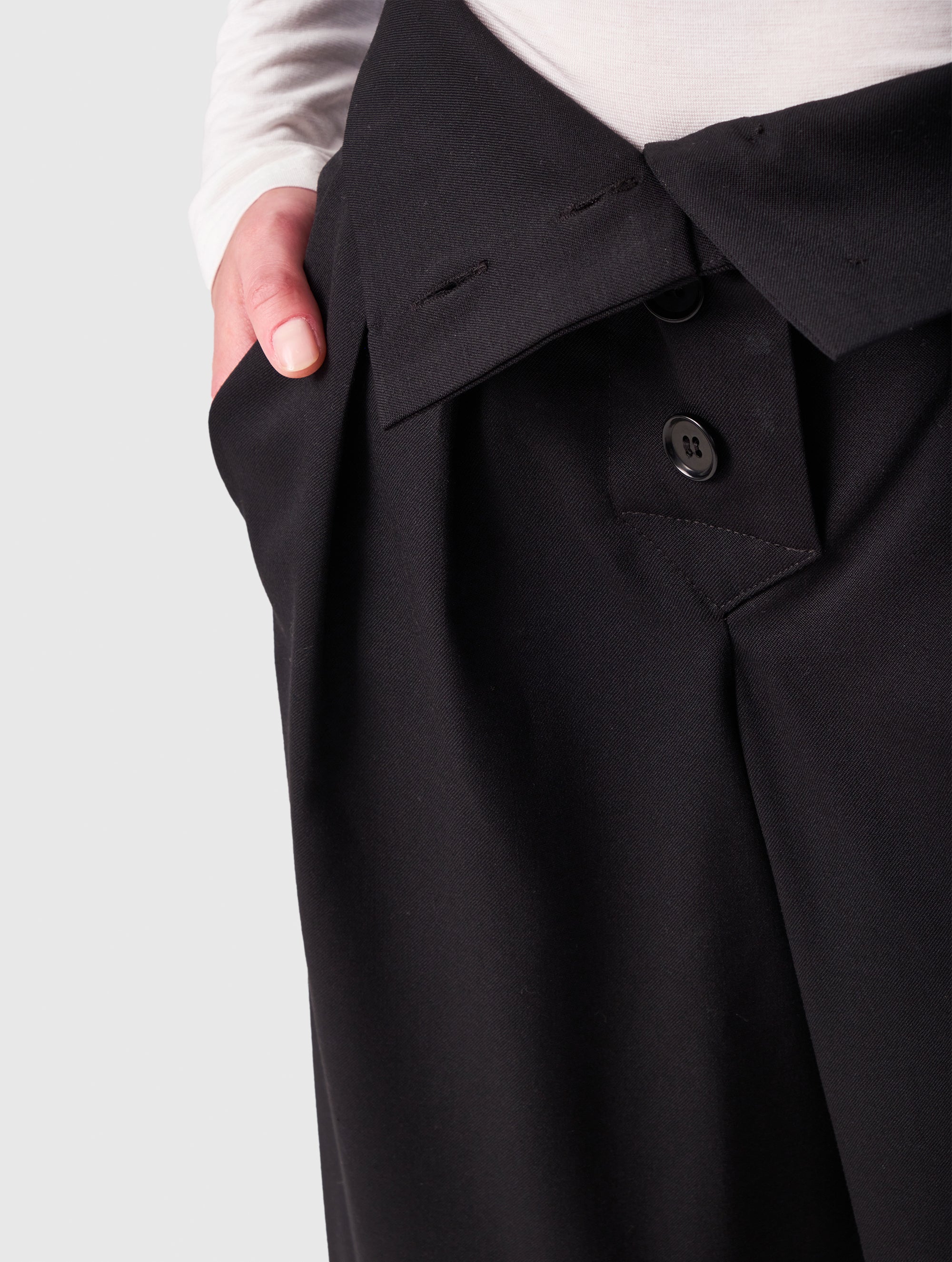 Hochtaillierte Culotte Hilka mit abgerundeter Saumlinie und nach unten faltbarer Bund von Helene Galwas