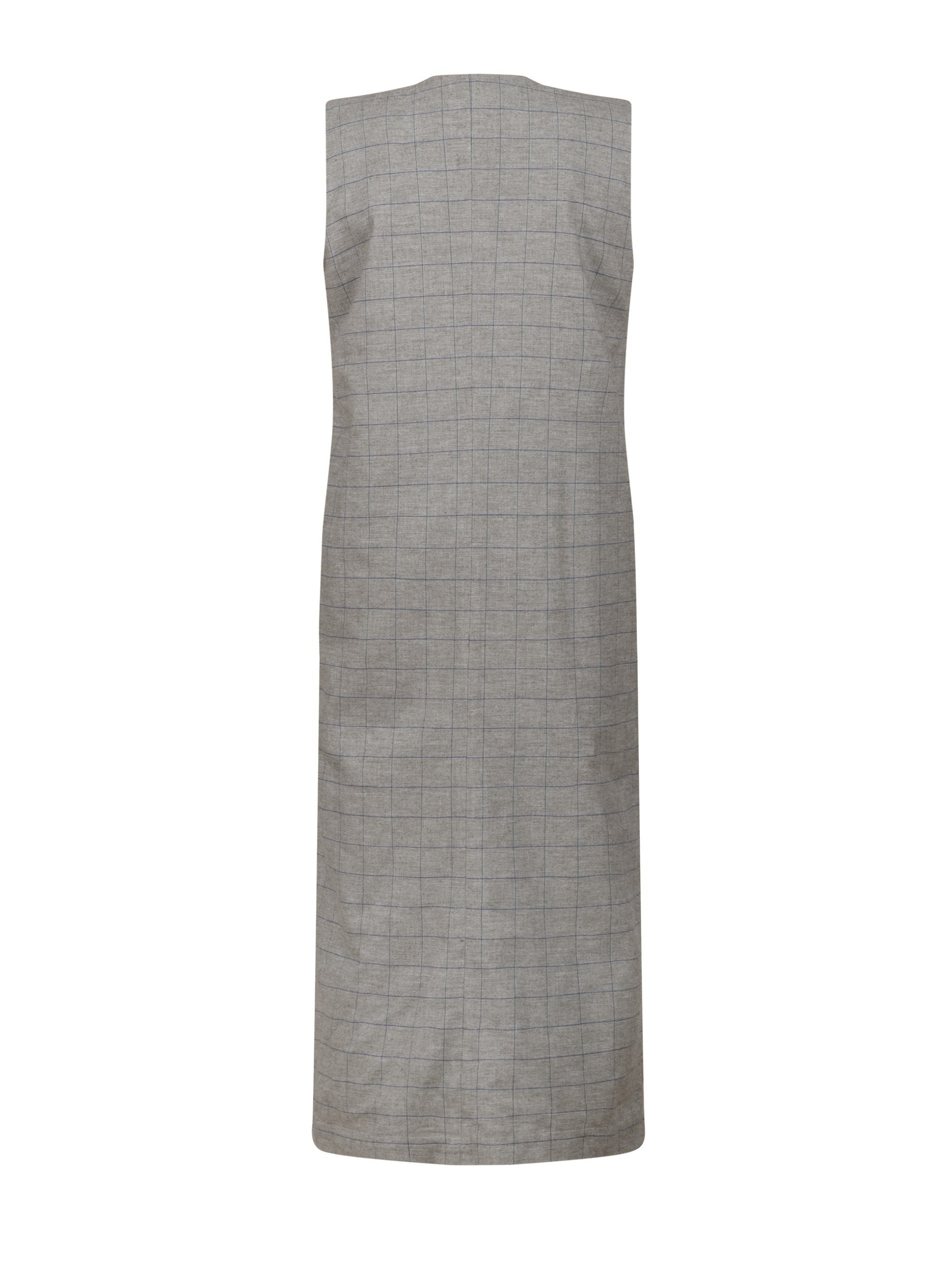 Ärmelloses, locker geschnittenes Kleid mit tiefem V-Ausschnitt und Pattentaschen sowie einem langen Seitenschlitz auf der Vorderseite. Hergestellt aus nachhaltigen Fasern.