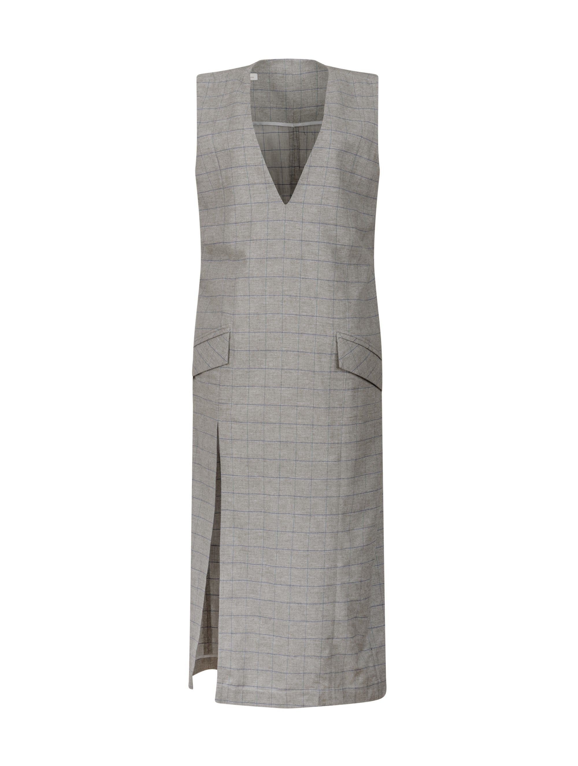 Ärmelloses, locker geschnittenes Kleid mit tiefem V-Ausschnitt und Pattentaschen sowie einem langen Seitenschlitz auf der Vorderseite. Hergestellt aus nachhaltigen Fasern.