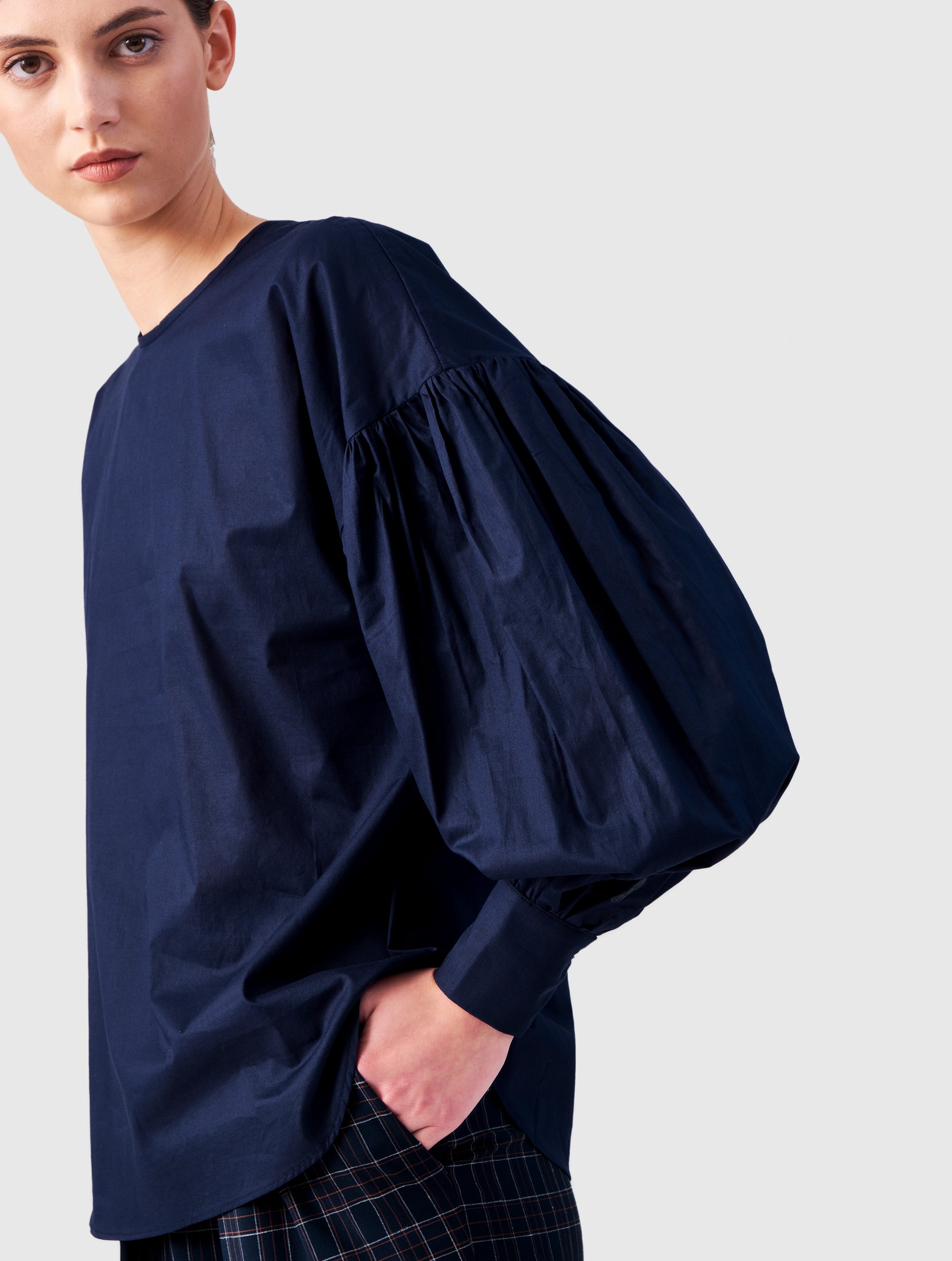 Weite Bluse aus 100% Bio-Baumwolle Hadley mit schlichtem Design von Helene Galwas.