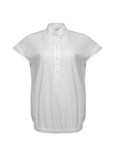 Bluse aus 100% feiner Baumwolle, kleinem Stehkragen, verkürzter Knopfleiste und einem elastischem Bund am Saumende