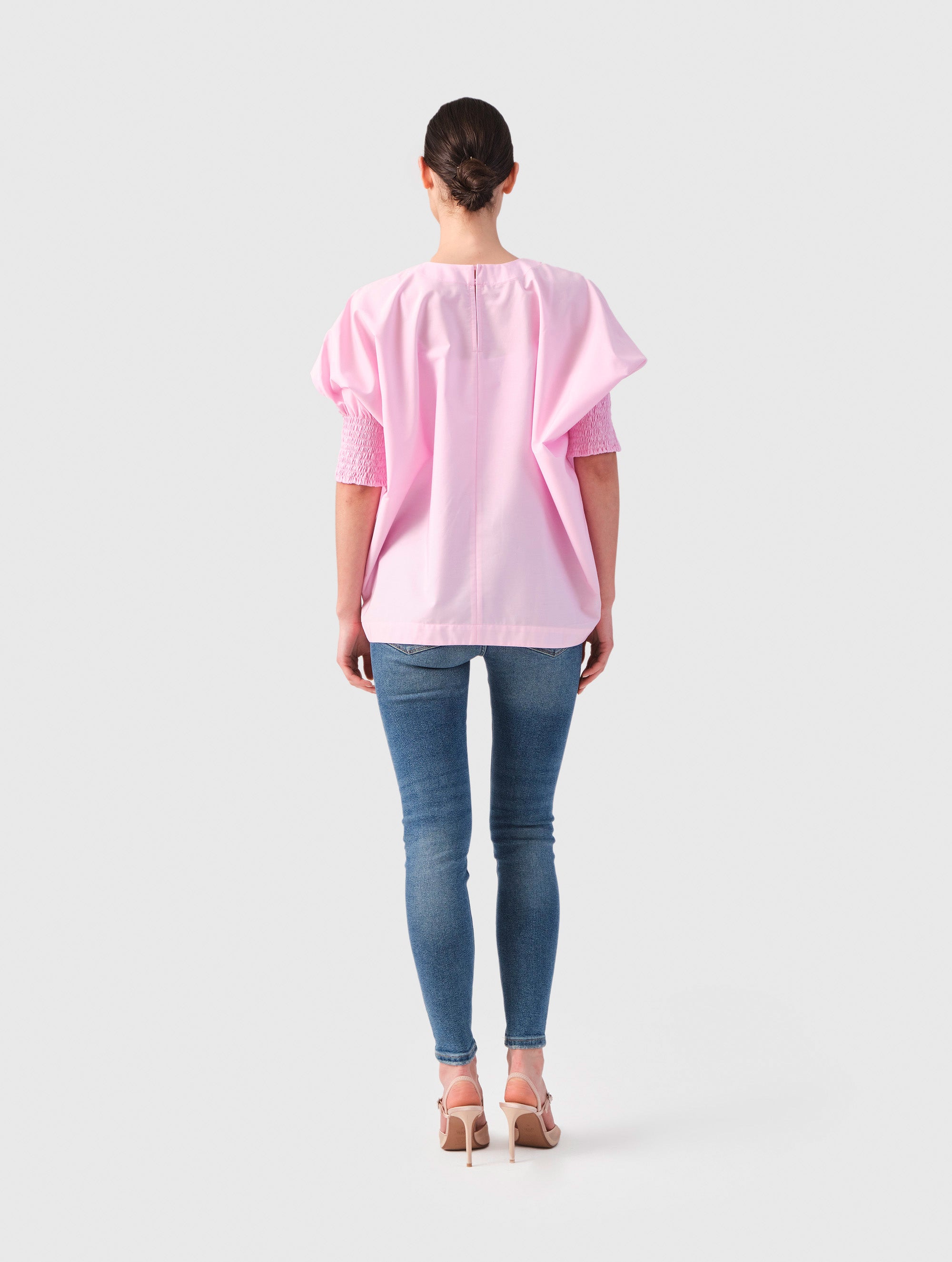 Locker sitzende Bluse mit elastischen Bündchen an den Ärmelenden.
