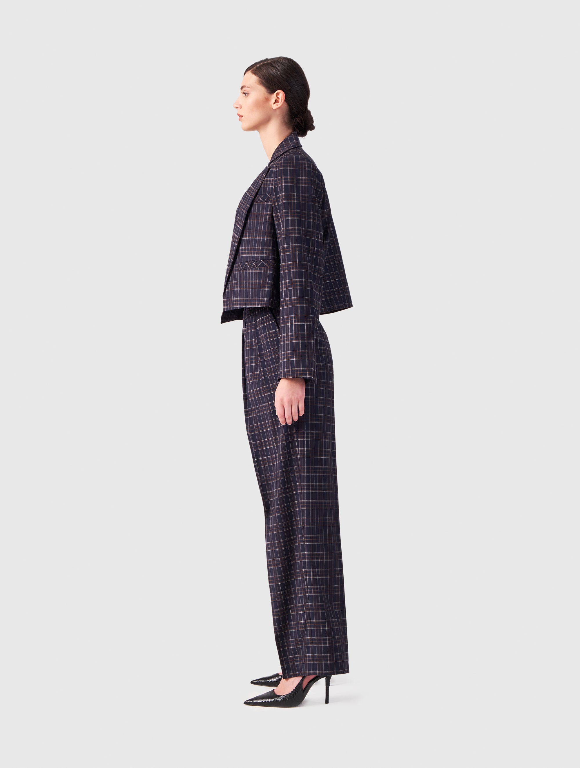 Kurze Blazerjacke Hager mit geradem Schnitt aus 100% Merinowolle von Helene Galwas