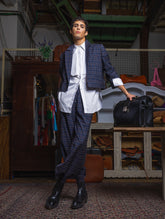 Kurze Blazerjacke Hager mit geradem Schnitt aus 100% Merinowolle von Helene Galwas