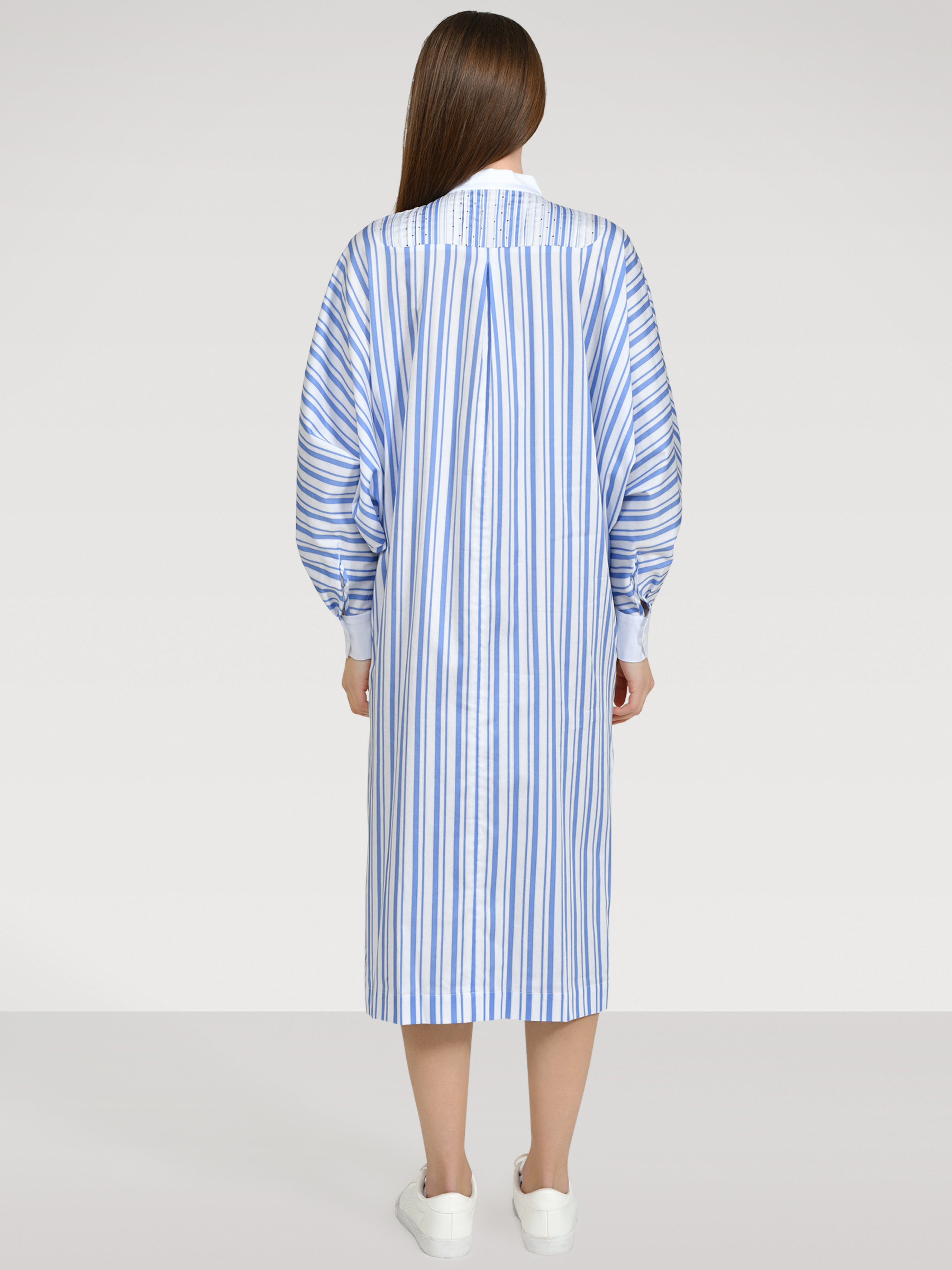 Gestreiftes Blusenkleid aus Premium-Baumwolle, gepunkteten Biesen im Brustbereich und Fledermausärmeln