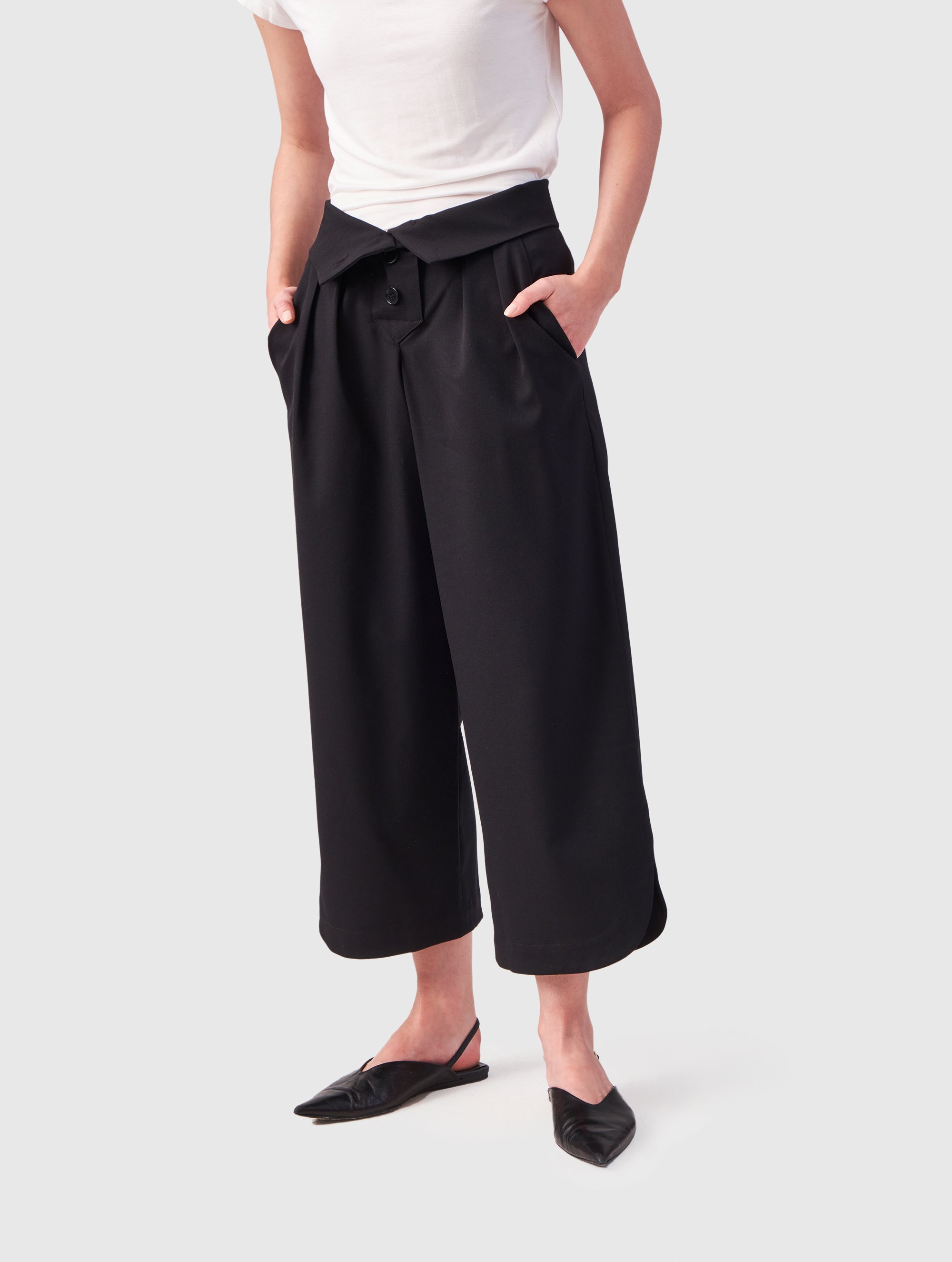 Hochtaillierte Culotte Hilka mit abgerundeter Saumlinie und nach unten faltbarer Bund von Helene Galwas