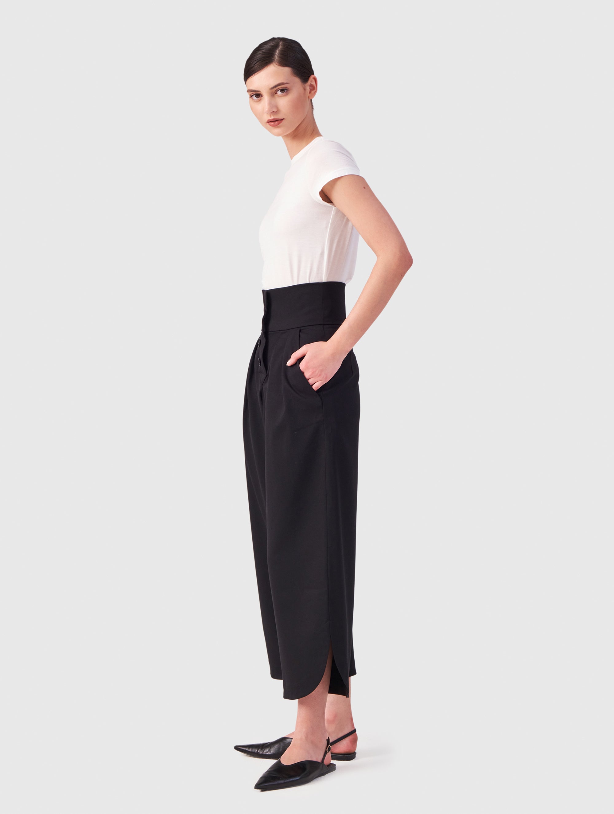 Hochtaillierte Culotte Hilka mit abgerundeter Saumlinie und nach unten faltbarer Bund von Helene Galwas