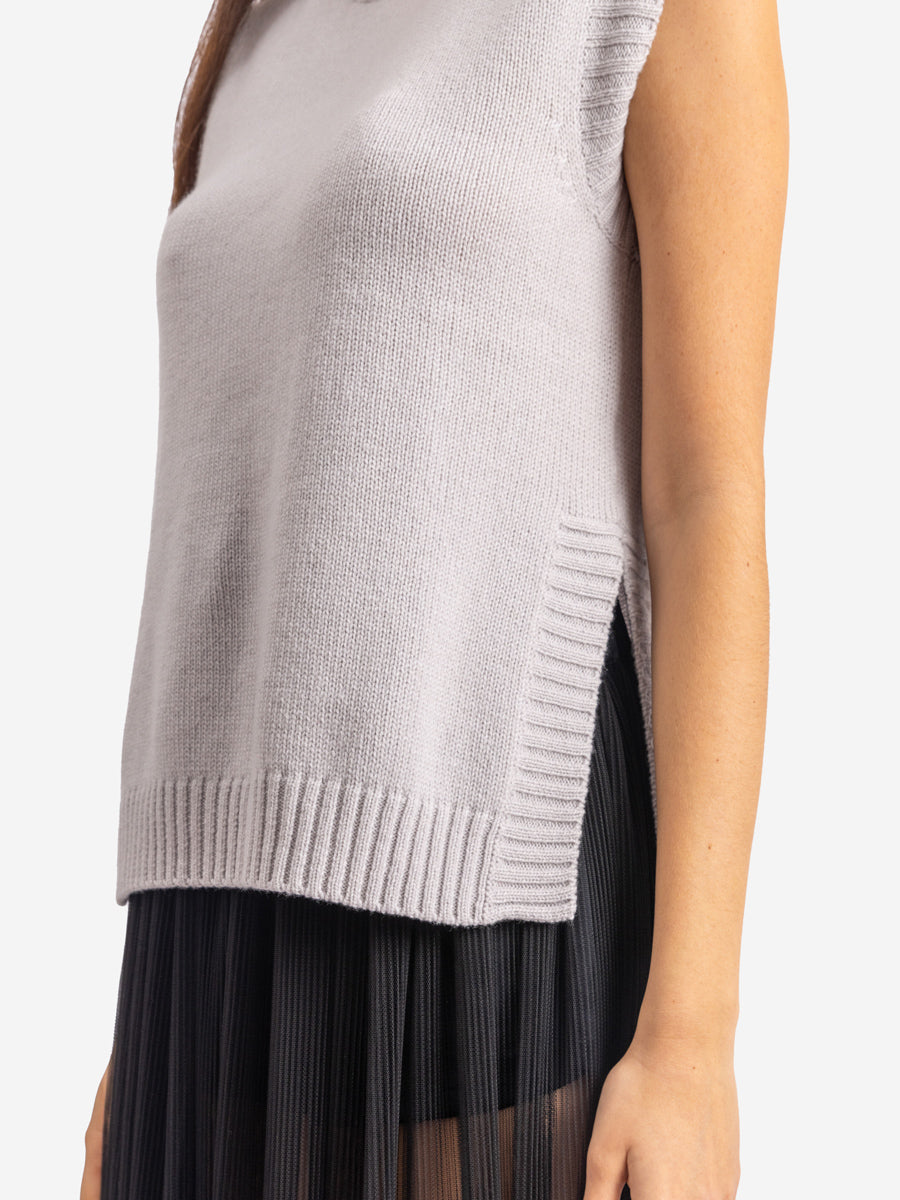 Extrem weicher, taillierter Pullunder aus feinstem Kaschmirstrick von Helene Galwas