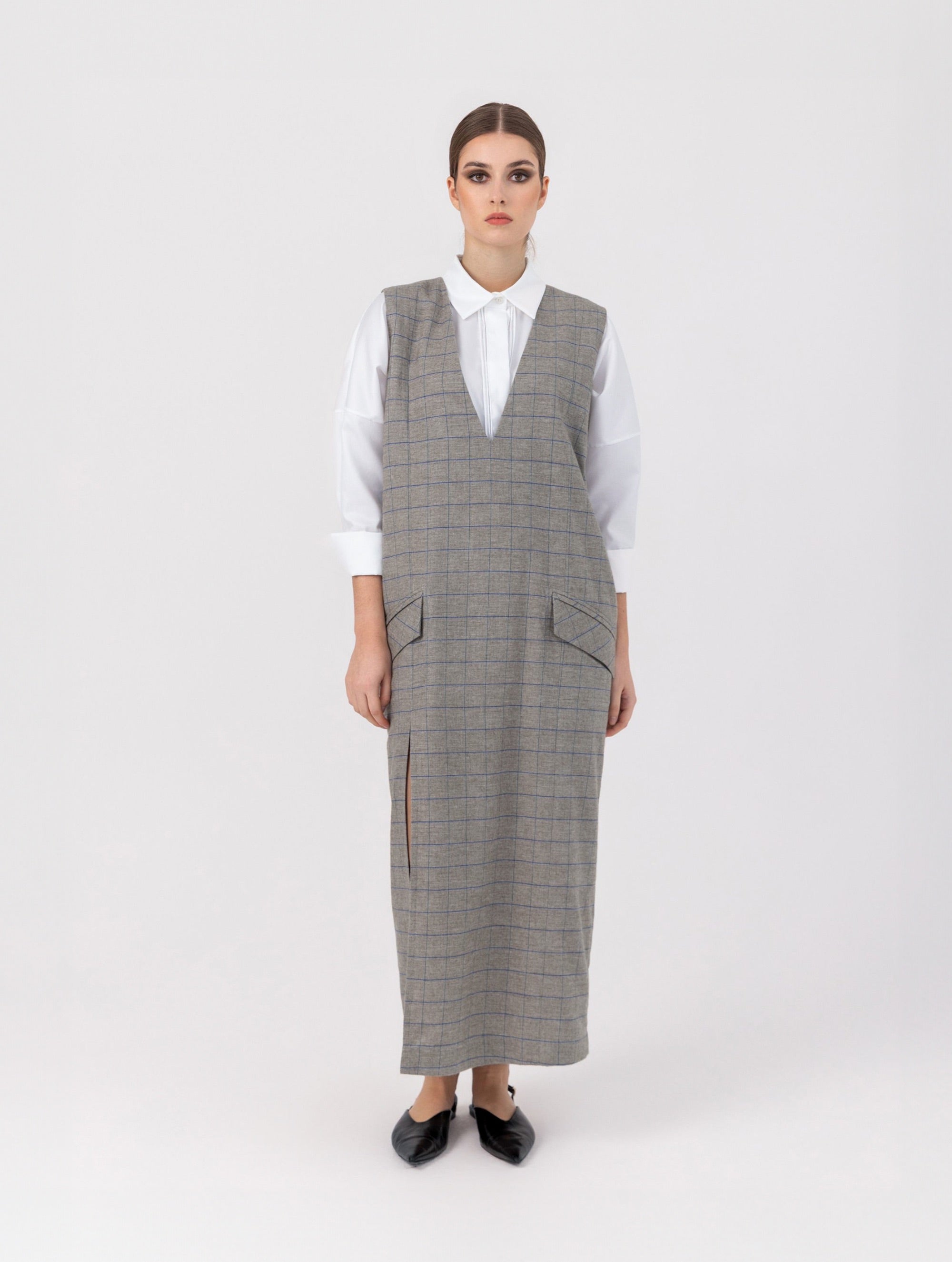 Helene_Galwas_Armelloses_Kleid_Josepha_Grau_model_front