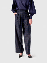 Gerade geschnittene, karierte Hose Heike aus 100% Merinowolle von Helene Galwas