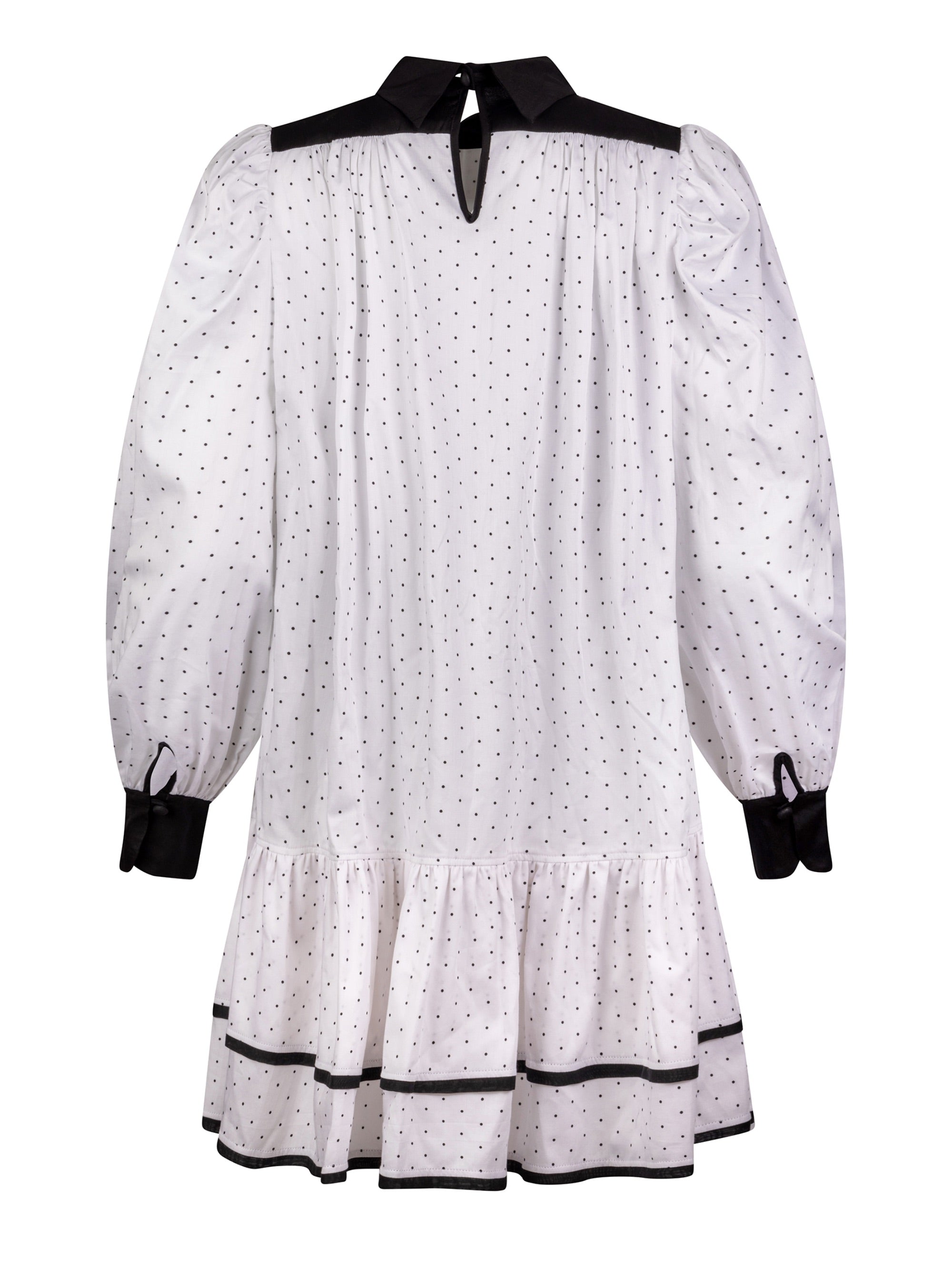 Grade geschnittenes Minikleid aus gepunkteter Baumwolle mit farblich abgesetzten Kragen und Manschetten aus schwarzer Chiffonseide, sowie doppelten Volantssaum.