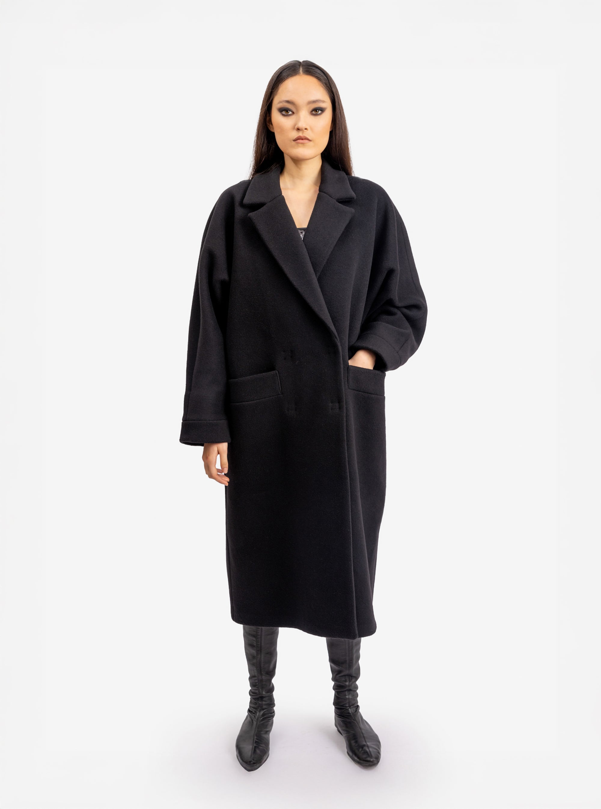 Schwarzer Oversize Mantel Hanna aus Schurwolle von Helene Galwas
