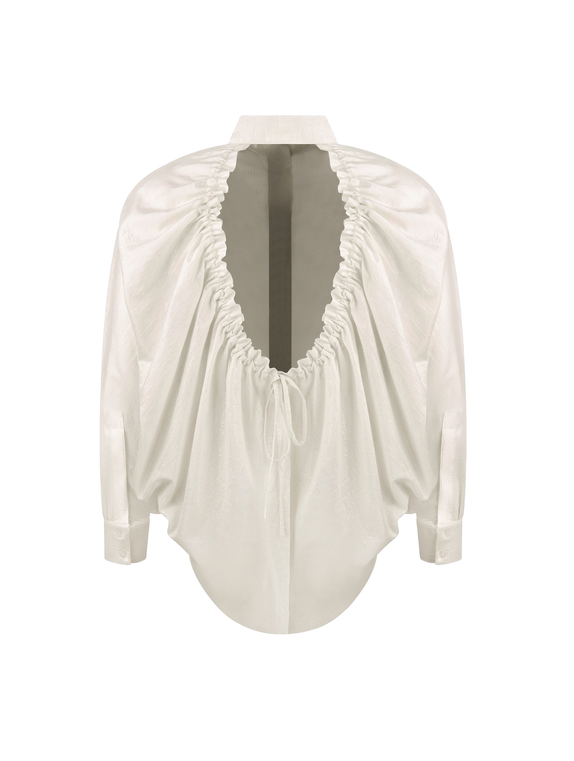 Weites Oversizebluse, sophisticated Look durch den ausgefallenen Rückenauschnitt, der sich verstellen lässt, sodass man die Tiefe des Rückenausschnitts anpassen kann, Lange Ärmel mit klassischen Hemdmanschetten und Kragen.