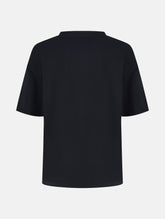 Grade geschnittenes Oversize T-Shirt aus Heavy Jersey mit Totenkopf-Stickerei Applikation.