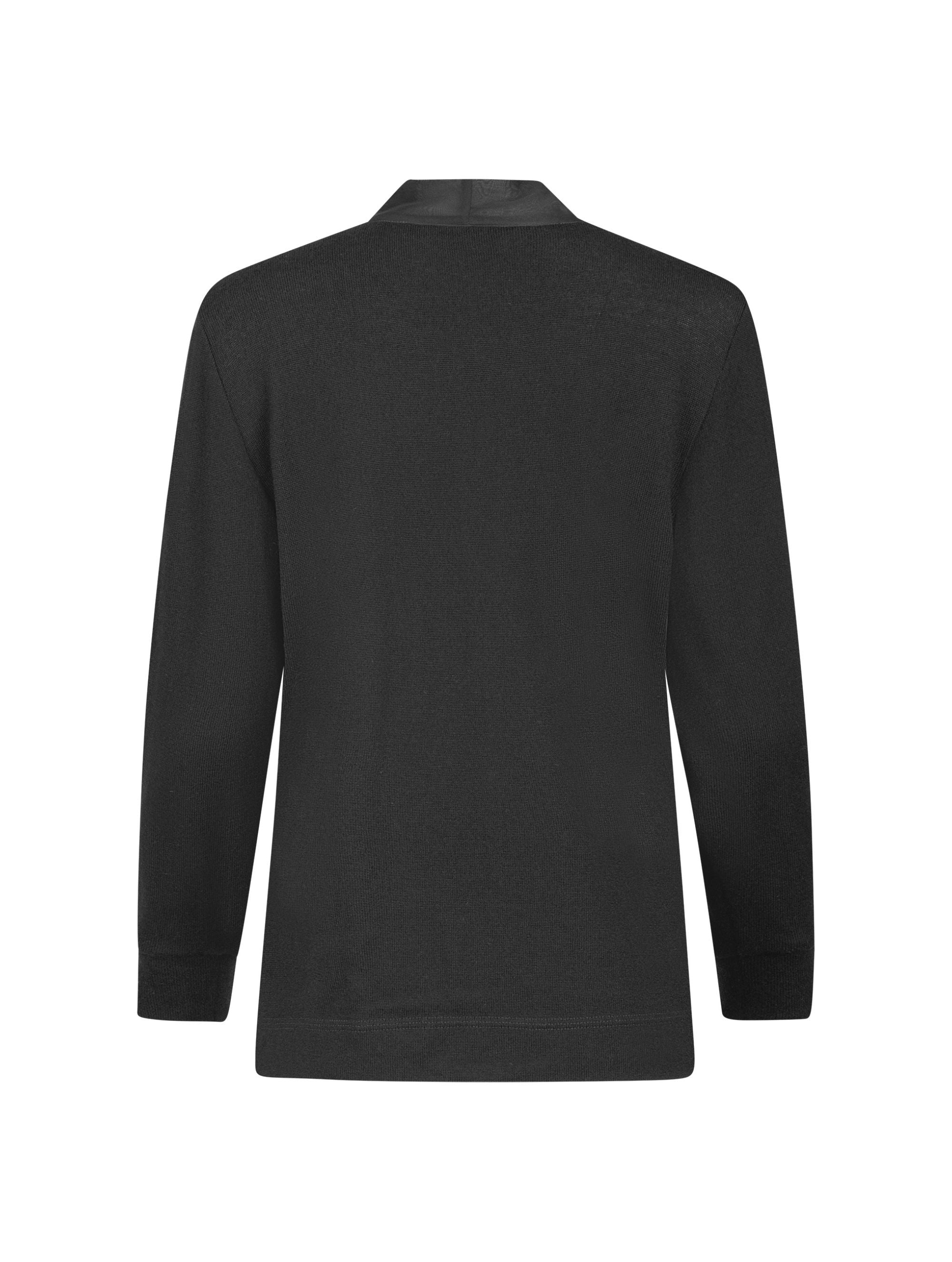Locker geschnittener V-Ausschnitt-Pullover mit integriertem langen und schmalen Chiffon-Seidenschal. Dieses Modell ist Teil unserer REBORN-Kollektion und steht für unsere "Zero-Waste-Politik".
