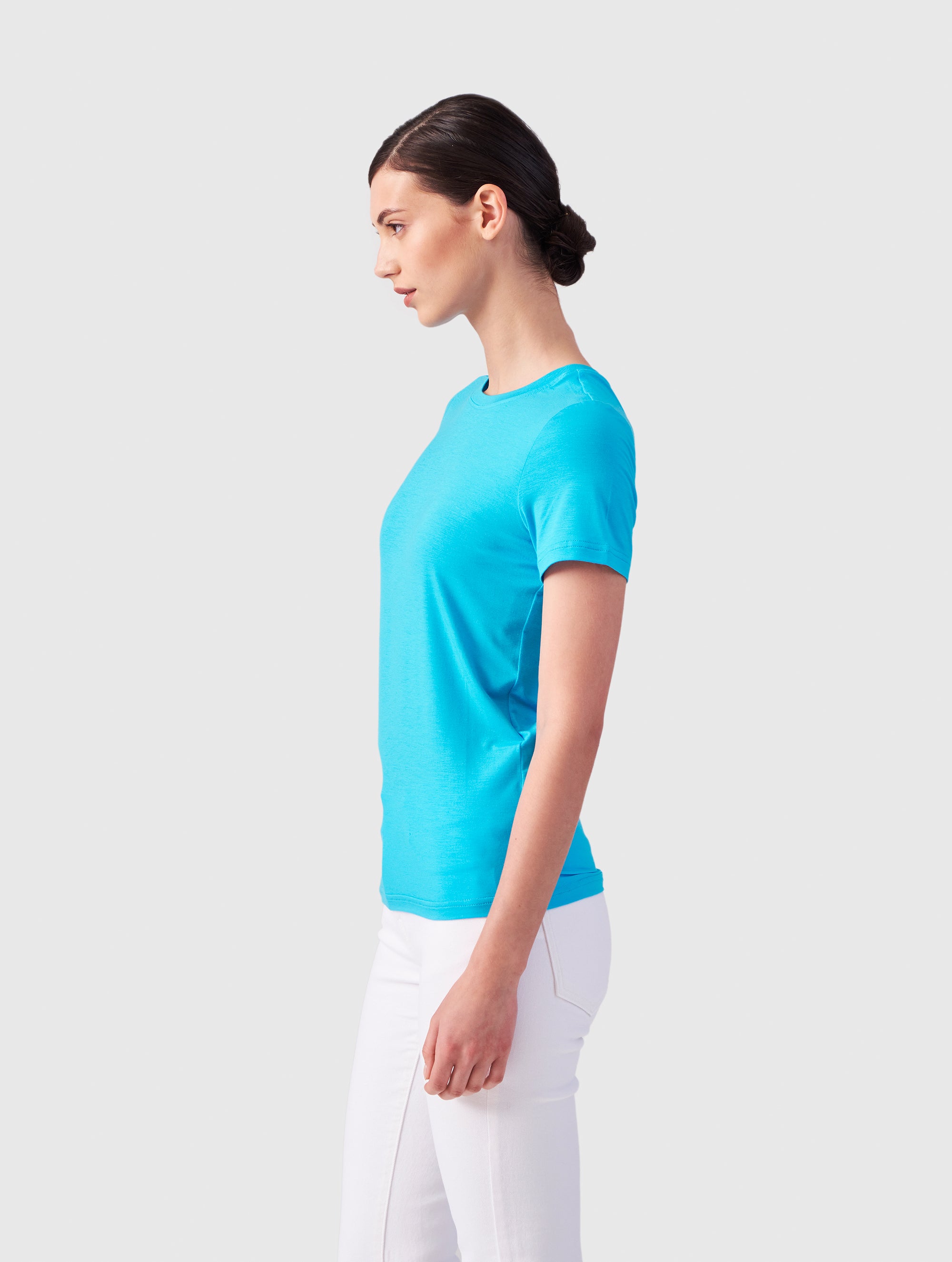 Klassisches T-Shirt mit Rundhalsausschnitt aus hochwertigem, atmungsaktiven Premium Jersey