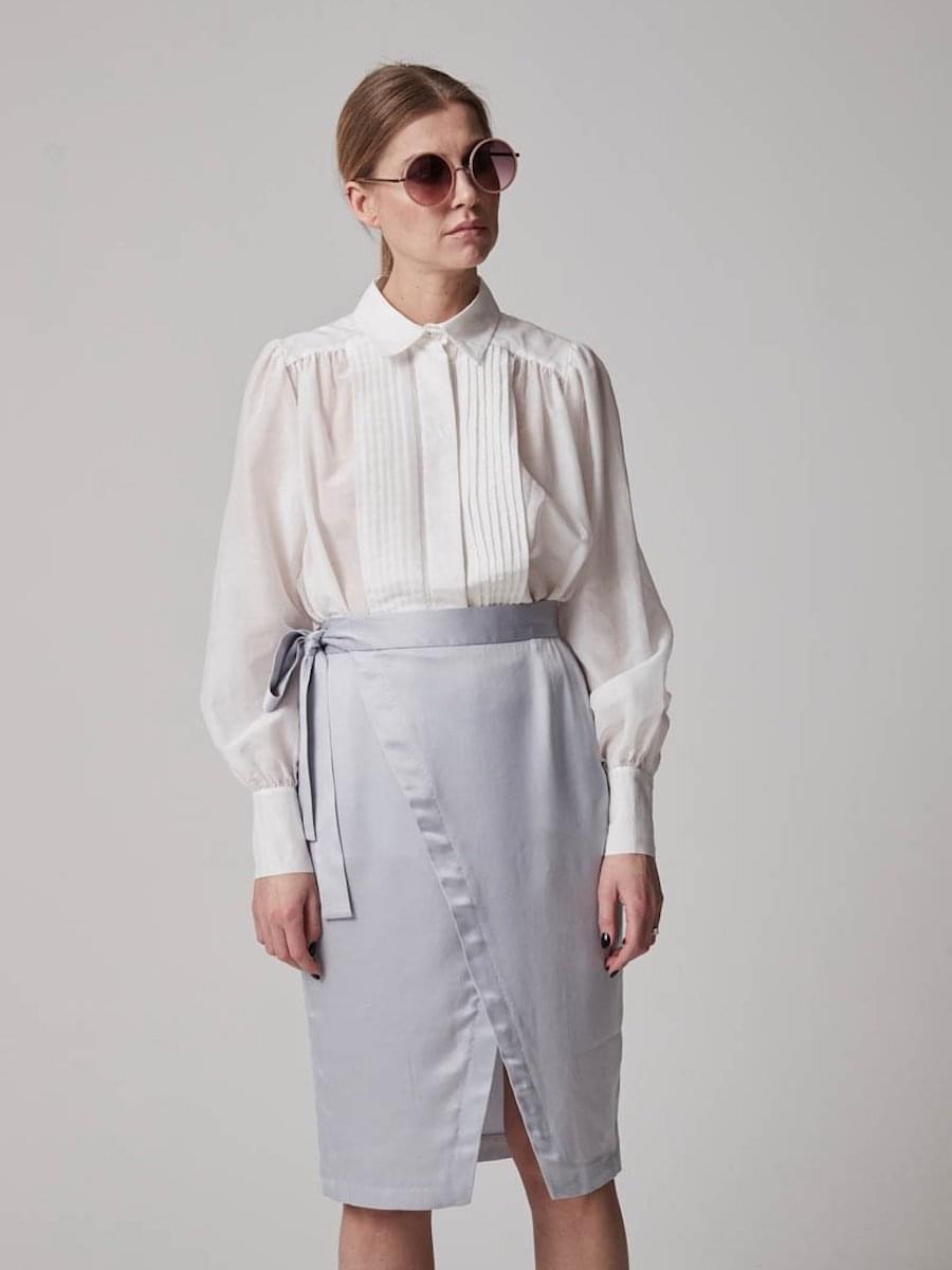 Leichte Bluse aus hochwertigem Seidenmix, Biesen im Brustbereich und einem großzügigen Schnitt an den Ärmeln