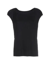 Schlichtes Shirt aus Edel-Jersey mit rundem Ausschnitt und diskreten Schulterpolstern