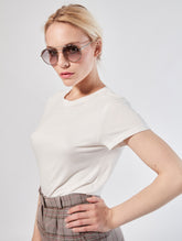 Bermuda aus weichem Viskose-Leinen-Mix in elegantem High-Waist Schnitt, seitlichen Eingriffstaschen und langen Abnähern auf der Vorderseite