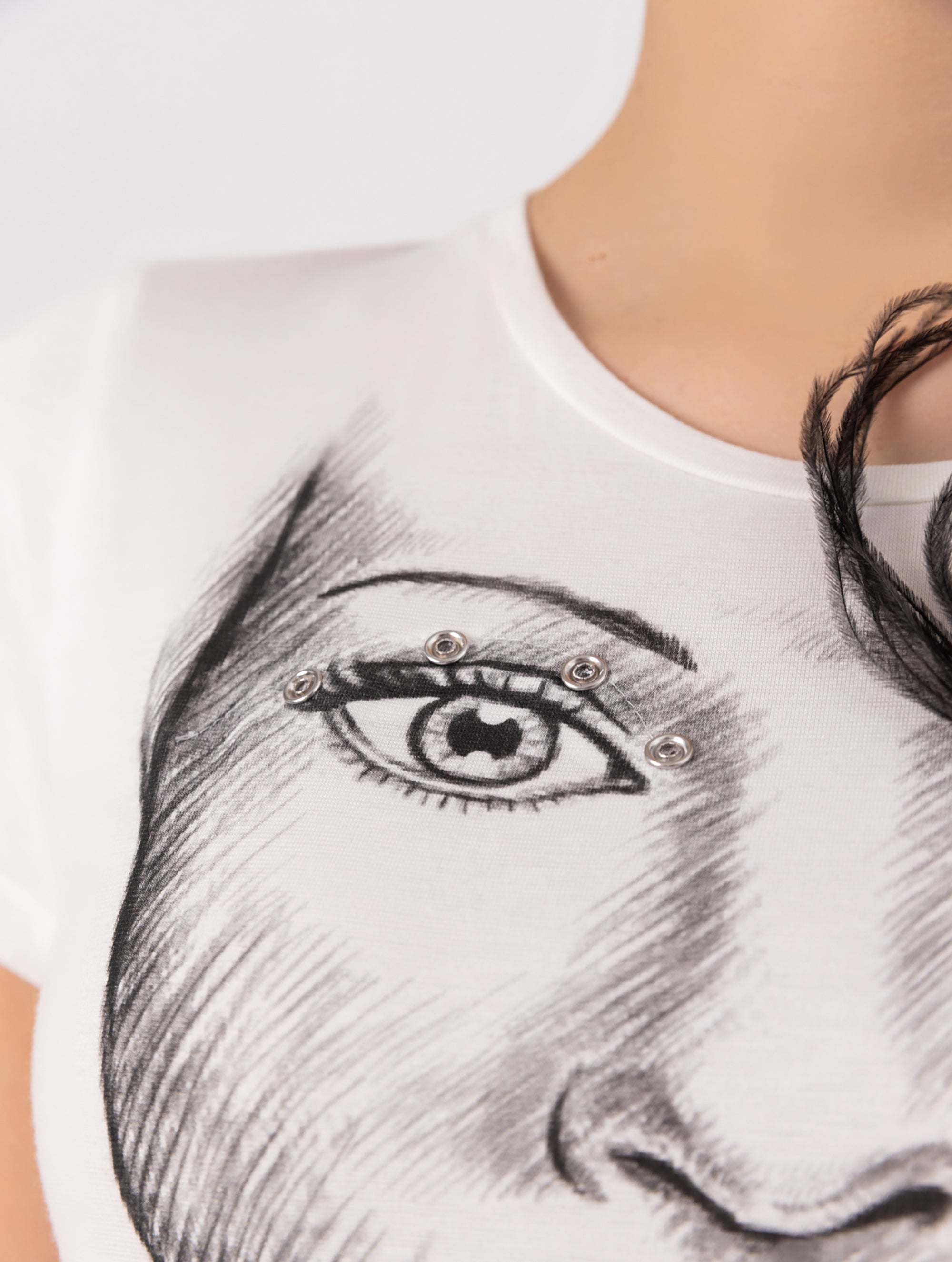 T-Shirt aus Viskose mit hohem Tragekomfort und abknöpfbaren Wimpern