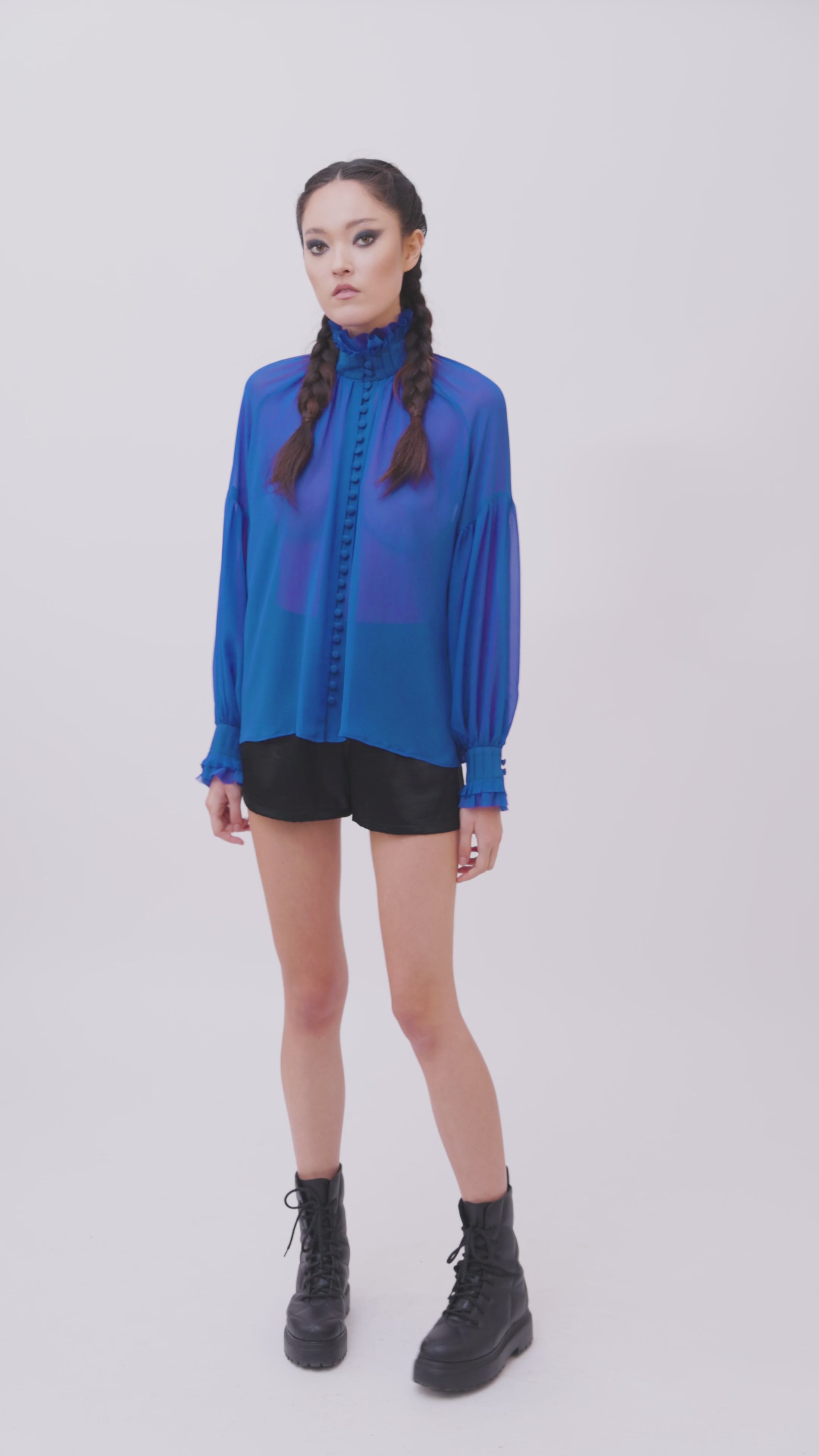 Edle Seiden Chiffonbluse Babett in blau von Helene Galwas
