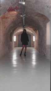 Oversize, grau-melierter Pullover aus irischem Merinofleece mit Maxikragen, überschrittenen Schultern und versteckten Taschen in der Seitennaht