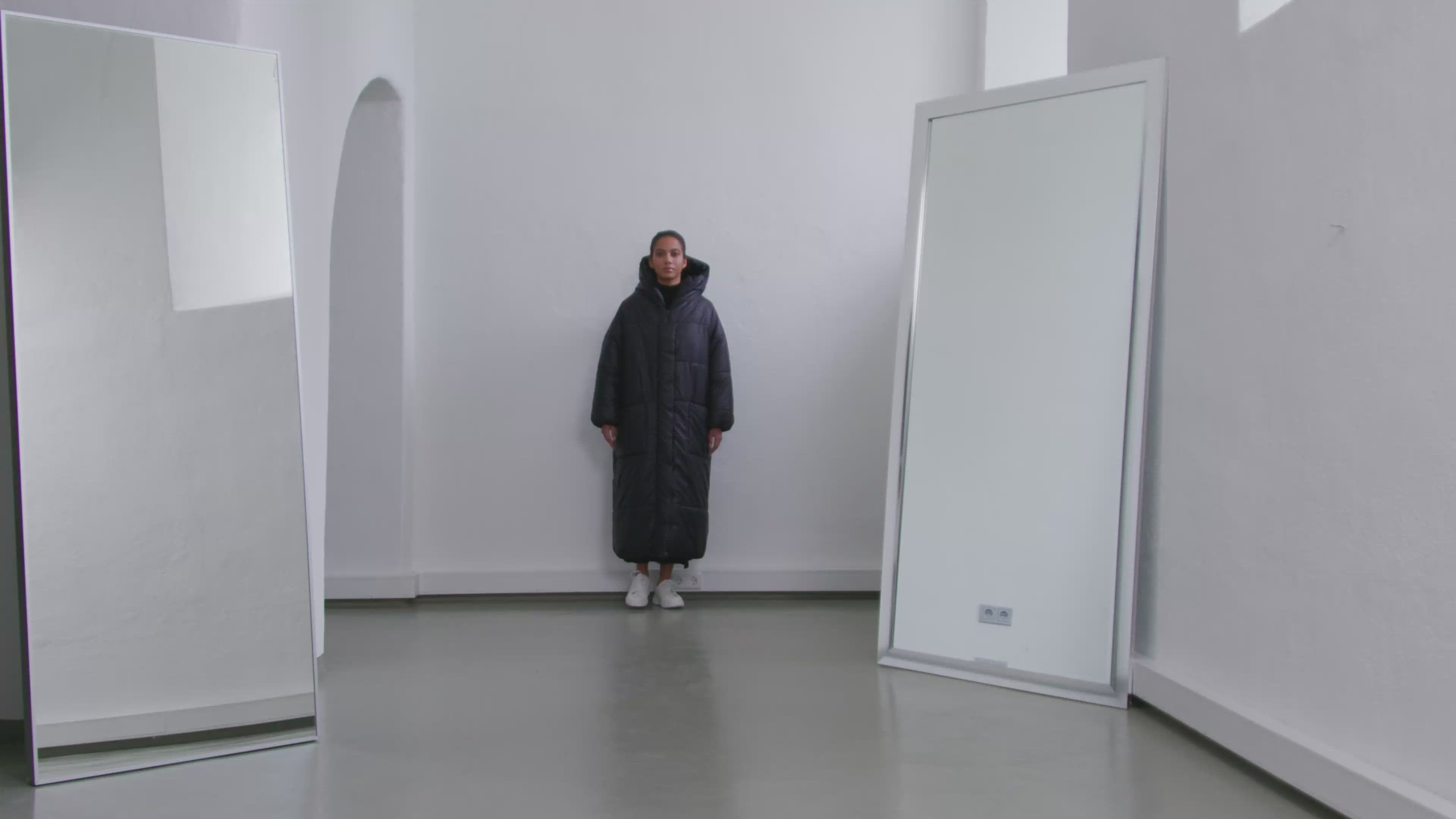 Mega Oversize Mantel in limitierter Auflage mit übergroßen Proportionen und einem praktischen 2-Wege Reißverschluss