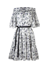 Midi-Kleid aus Premium-Baumwolle mit Carmen Ausschnitt und einem Gürtel auf der Rückseite zum Binden.