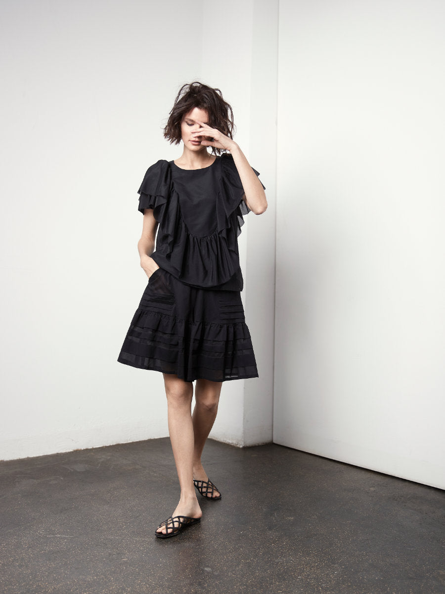 Exquisite Bluse aus einem luxuriösen Seide-Baumwoll Mix und eleganten Volants aus feiner Chiffonseide