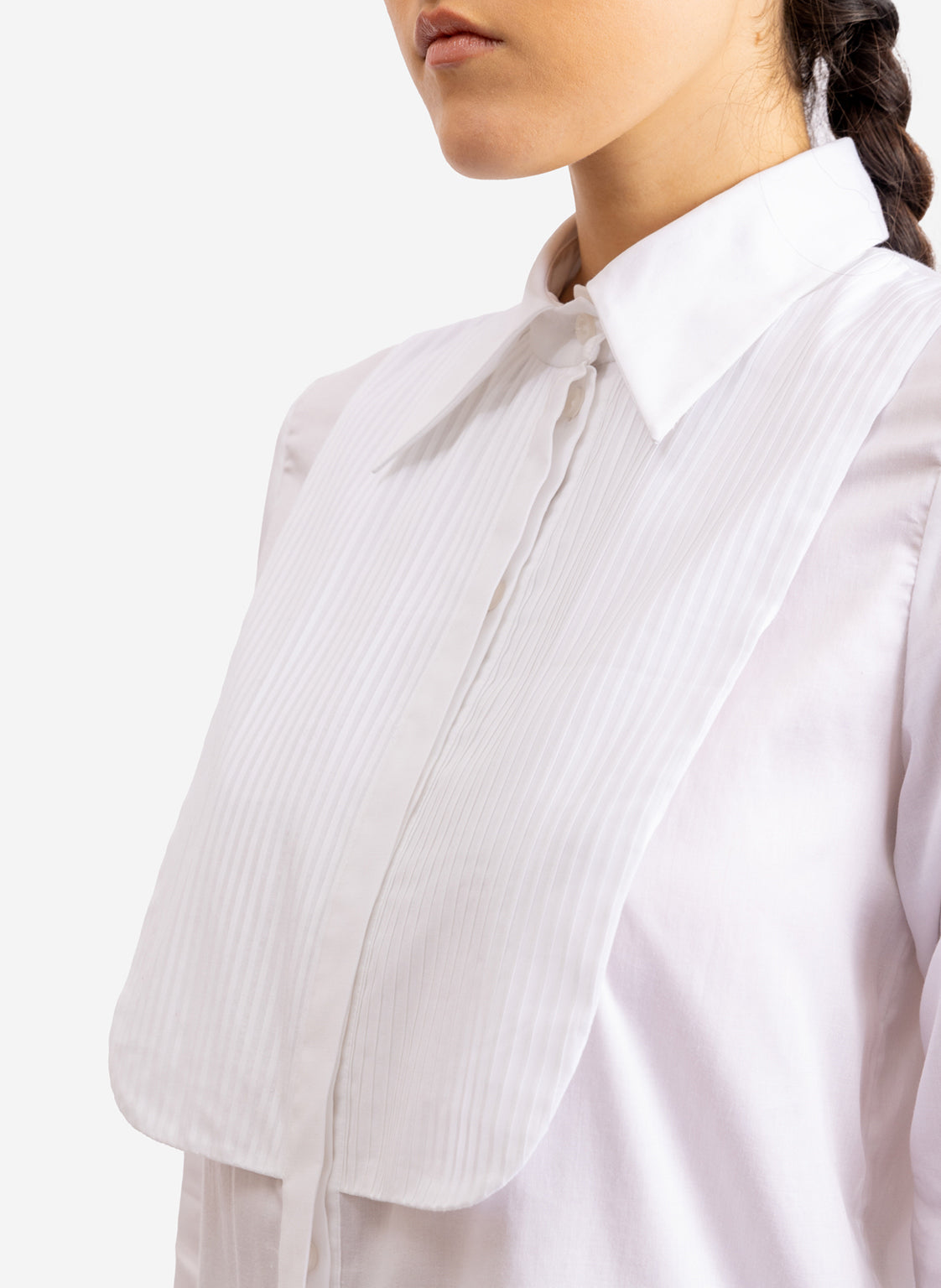 Weiße, taillierte Langarmbluse Hada aus 100% feinster Baumwolle von Helene Galwas