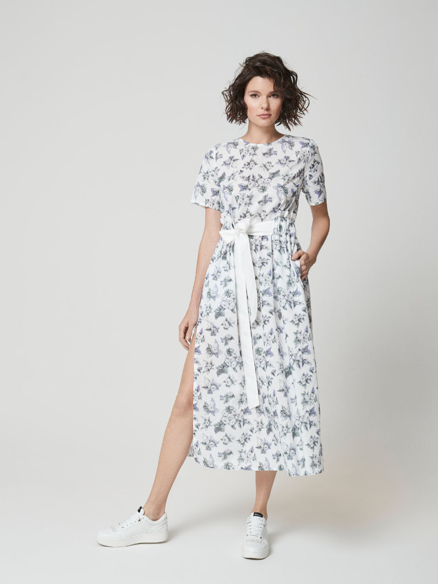 Blüten print kurzarm Maxikleid. Flowered print shortsleeve Maxidress
