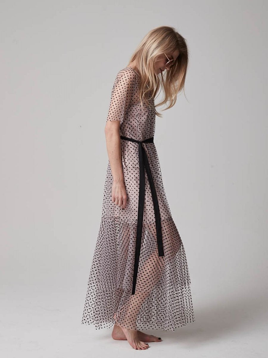 Maxikleid aus Tüll mit Samt Pünktchen, ungesäumten Kanten und blickdichtem Unterkleid