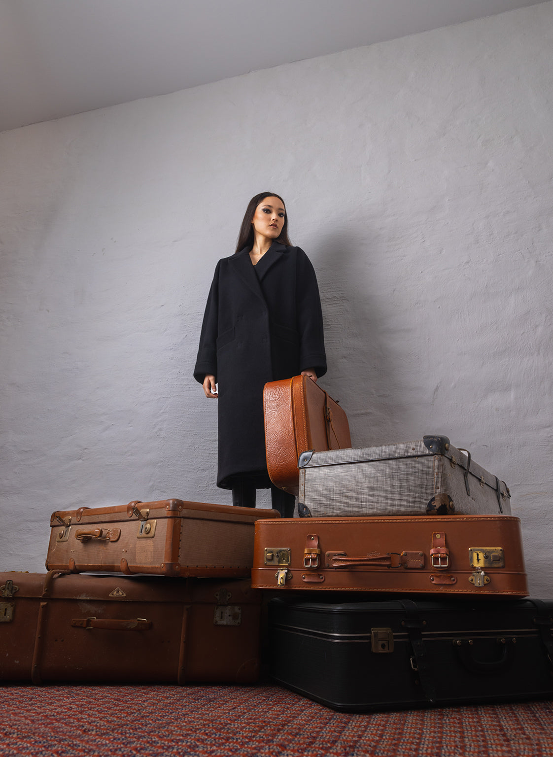 Schwarzer Oversize Mantel Hanna aus Schurwolle von Helene Galwas