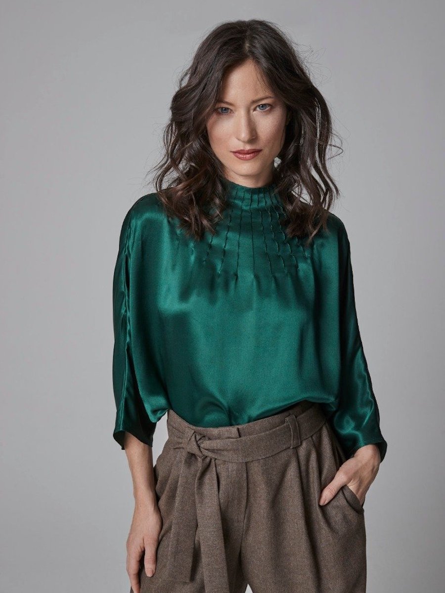 Langarm Bluse aus hochwertiger Seide, weit geschnittenen Ärmeln und Paspeln im Brustbereich