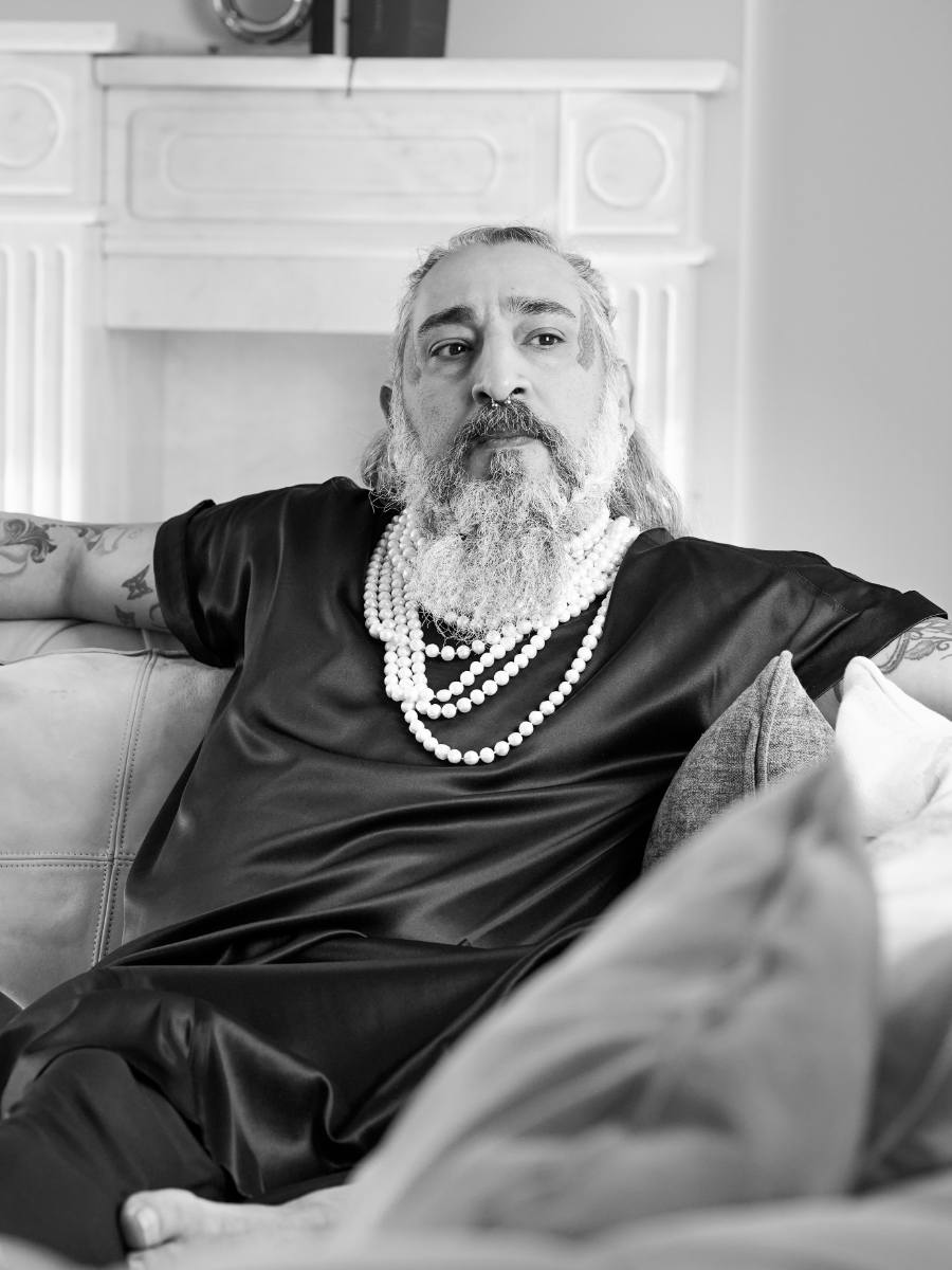 Langes Kleid aus 100% Seide mit weiten halblangen Ärmeln sowie einem seitlichen Schlitz