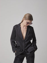 Locker geschnittener Blazer aus fließendem Tencel, aufgesetzten Taschen und einem hohen Schlitz am Rücken