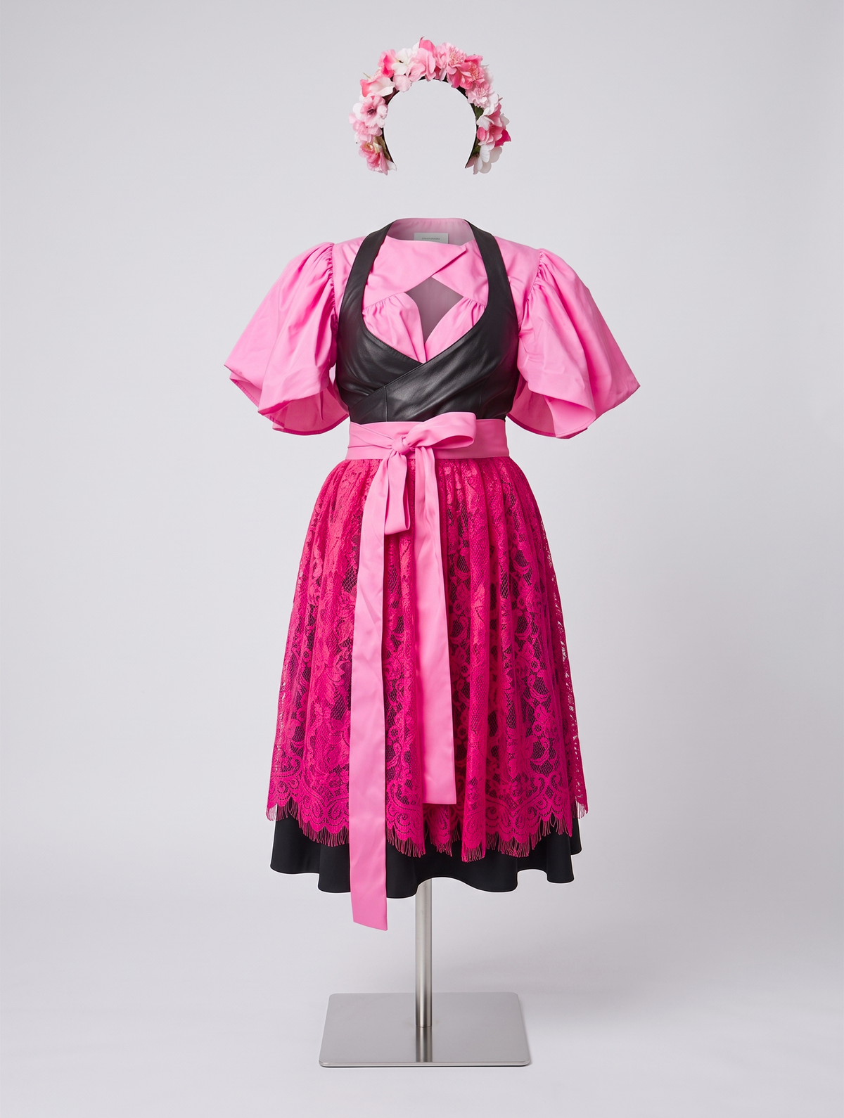 PINK NOIR &amp; LACE – The GALWAs Wiesn Edit