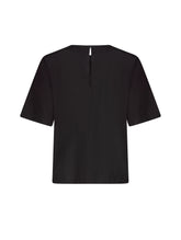 Hochgeschlossene Bluse aus Baumwolle im T-Shirt-Stil mit Knopfverschluss auf der Rückseite. 