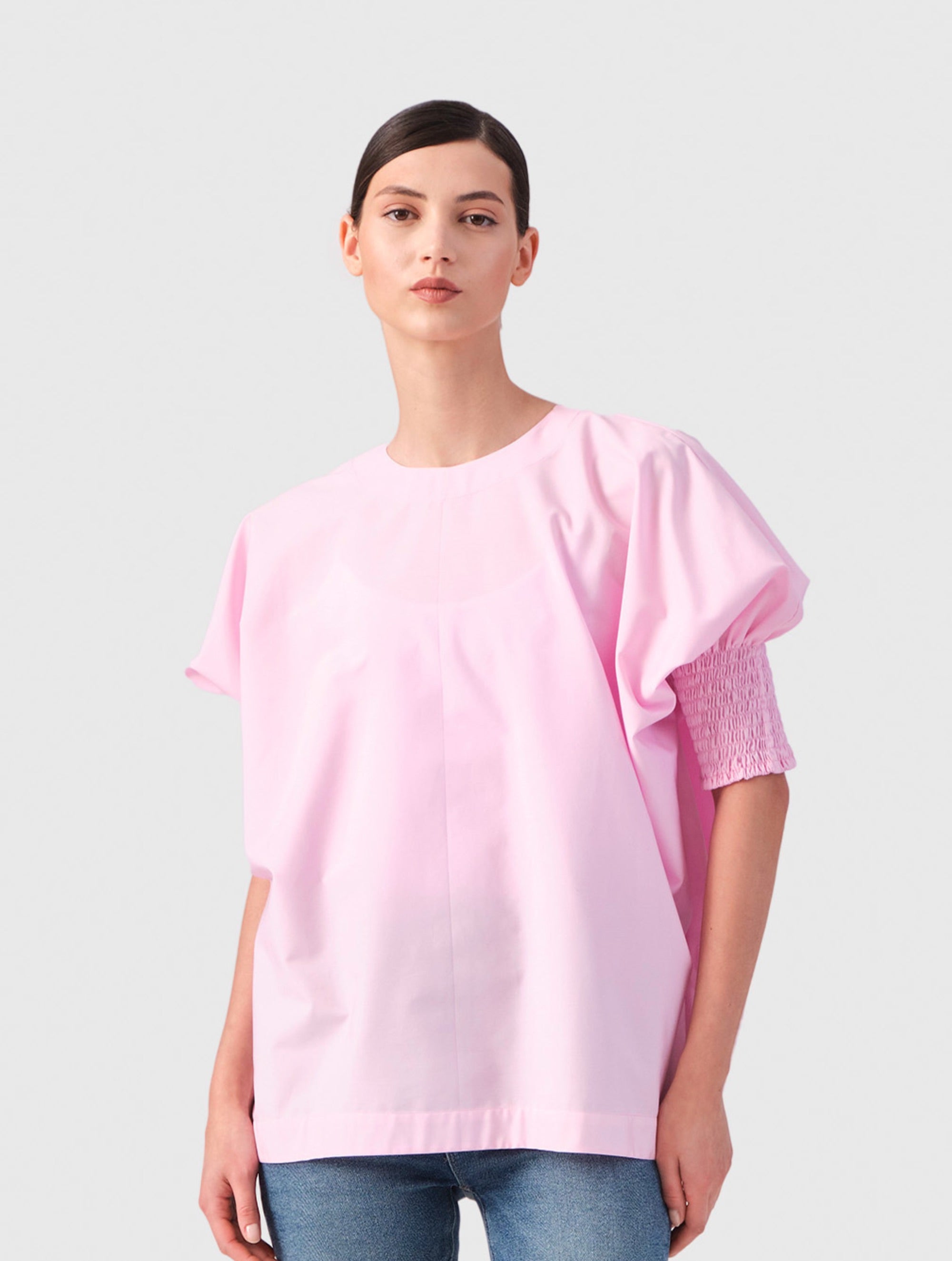Locker sitzende Bluse mit elastischen Bündchen an den Ärmelenden. 