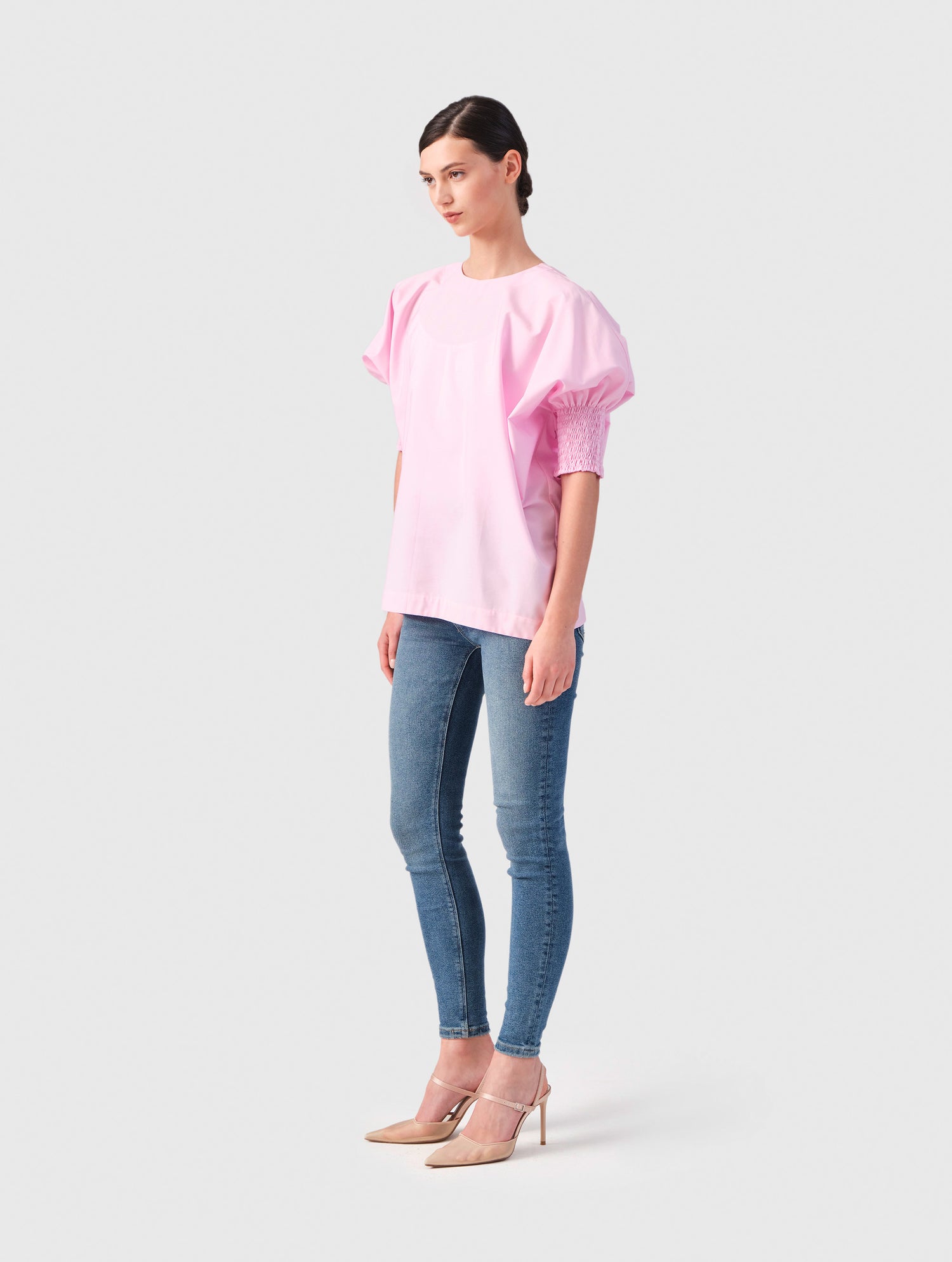 Locker sitzende Bluse mit elastischen Bündchen an den Ärmelenden. 