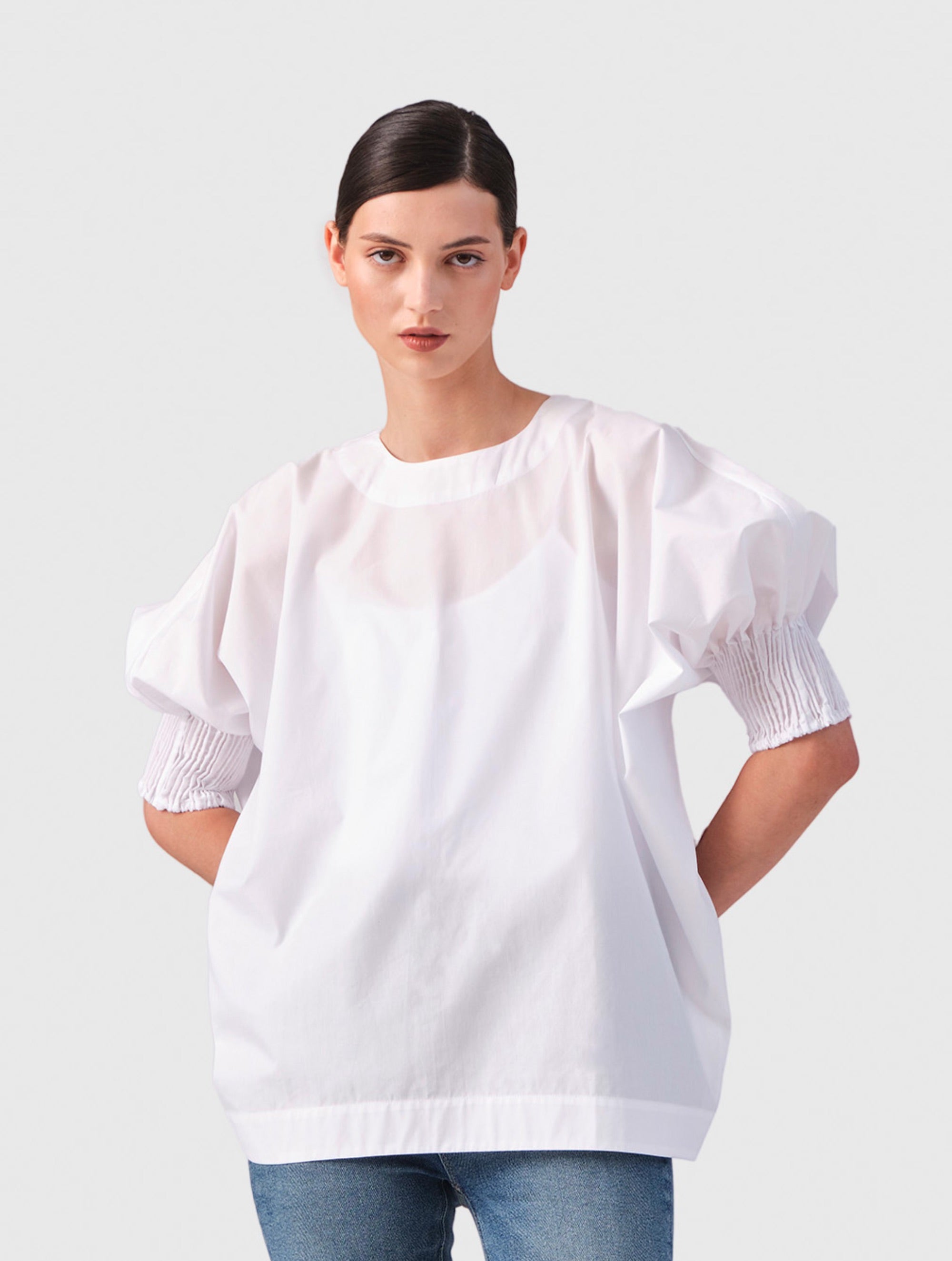 Locker sitzende Bluse mit elastischen Bündchen an den Ärmelenden. 