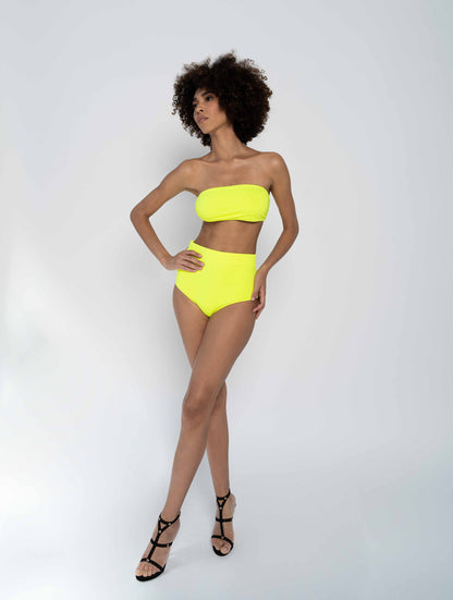 Neongelber Bandeau Bikini mit hohem Taillienhöschen aus recyceltem Lycra