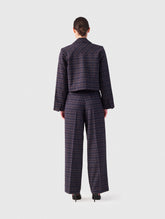 Kurze Blazerjacke Hager mit geradem Schnitt aus 100% Merinowolle von Helene Galwas