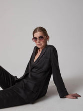 Locker geschnittener Blazer aus fließendem Tencel, aufgesetzten Taschen und einem hohen Schlitz am Rücken