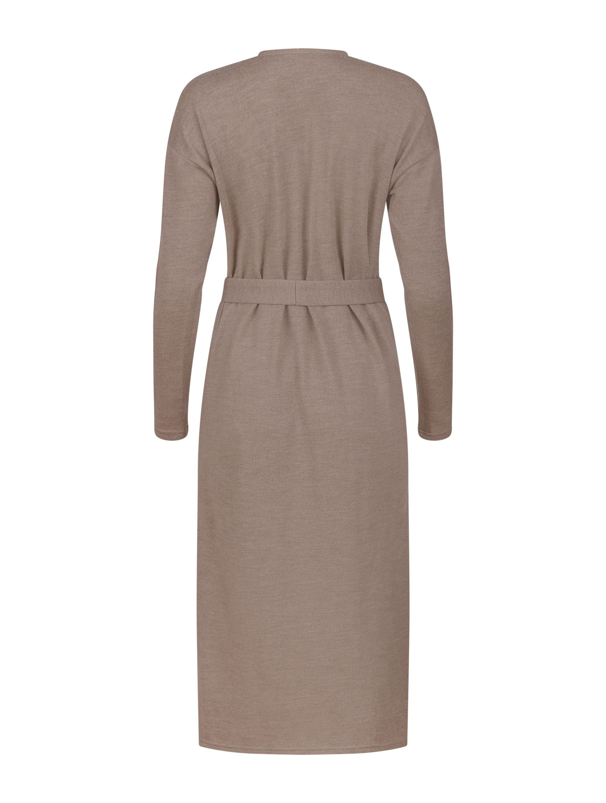 Locker geschnittenes Midikleid mit V-Ausschnitt, langen Seitenschlitzen und Gürtel. Dieses Modell ist Teil unserer REBORN-Kollektion und steht für unsere "Zero-Waste-Politik".
