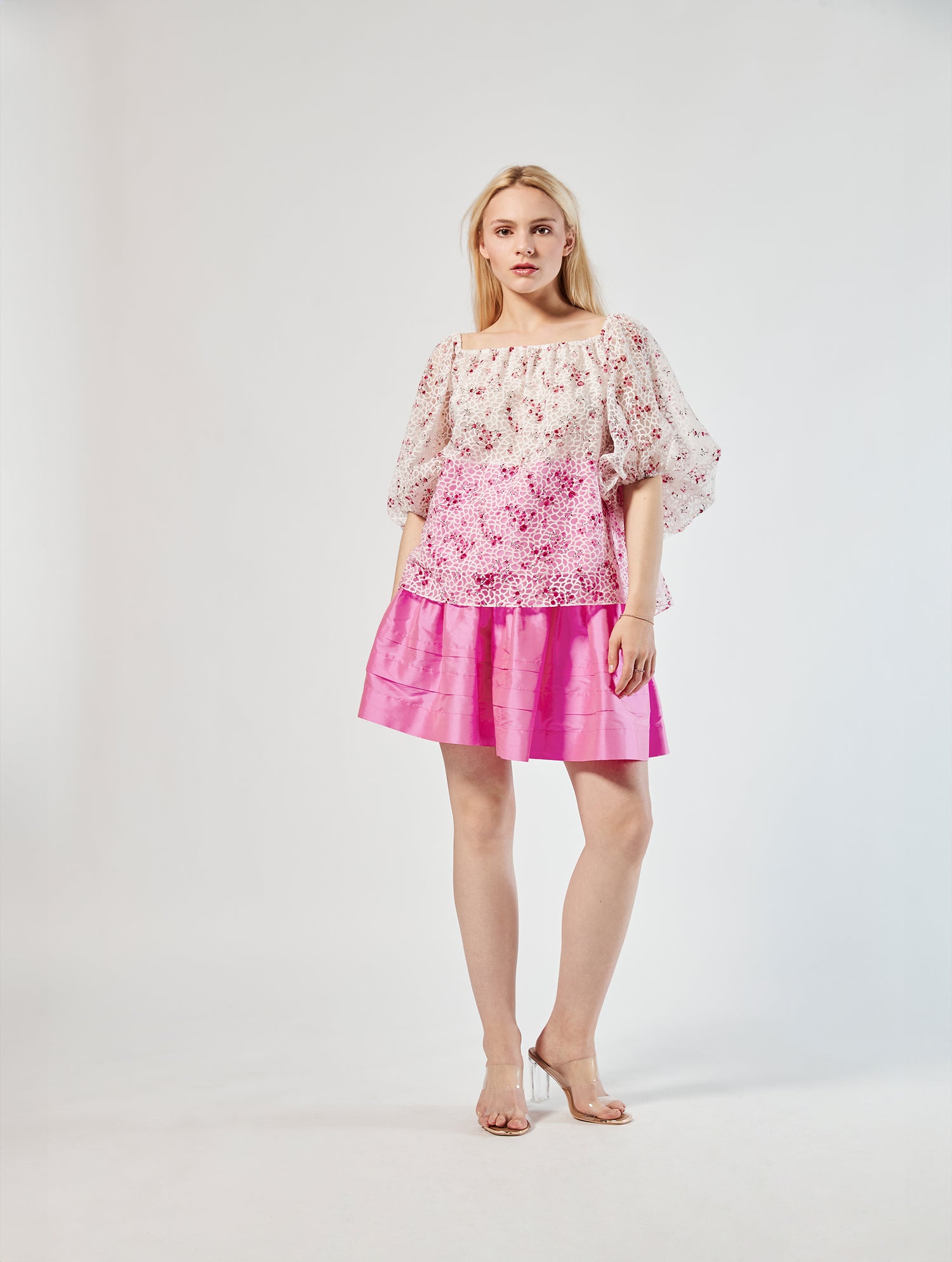 Carmenbluse mit weiter Passform, lockeres Design und auffällige Optik durch das Devoree Gewebes