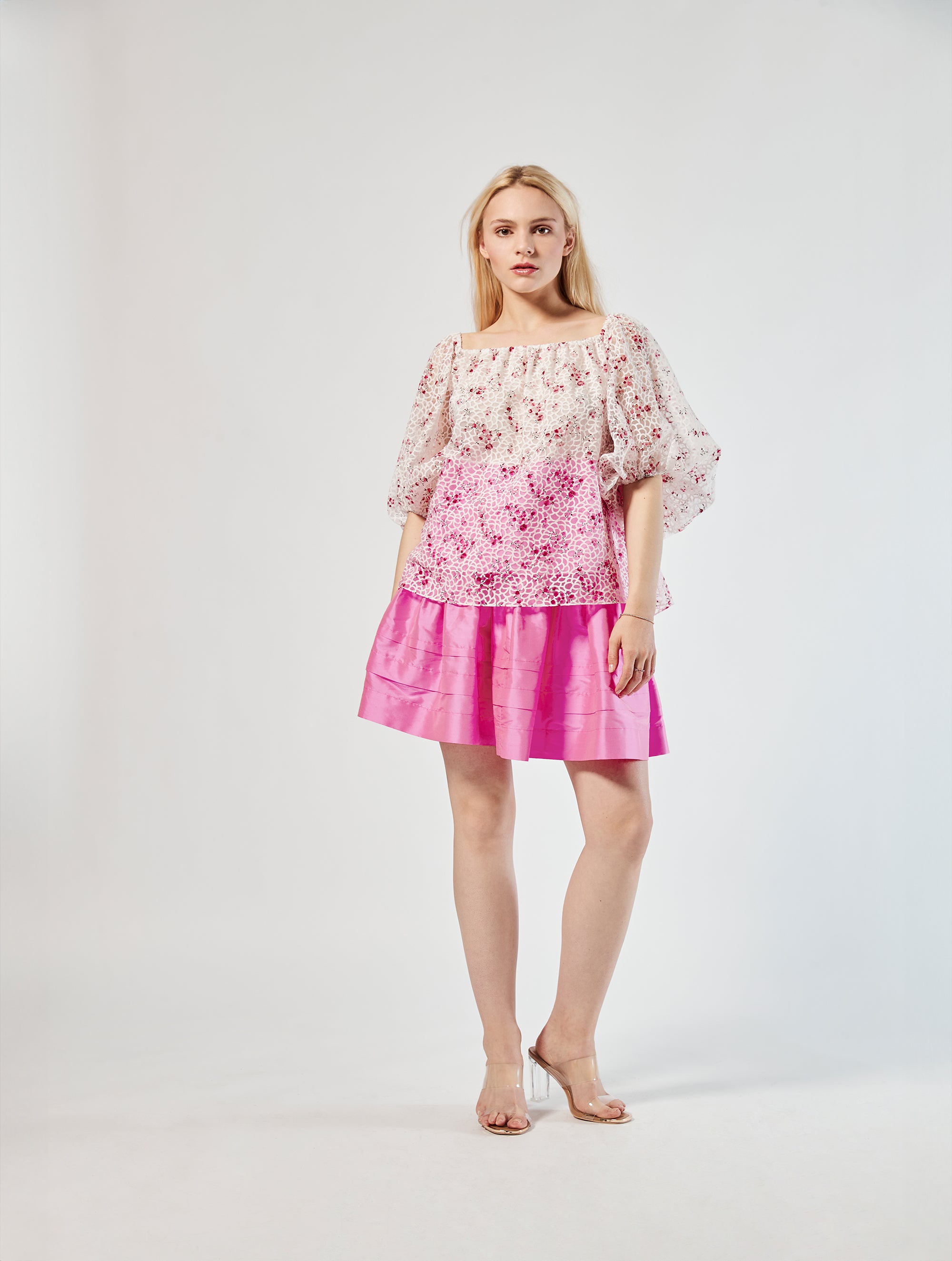 Carmenbluse mit weiter Passform, lockeres Design und auffällige Optik durch das Devoree Gewebes