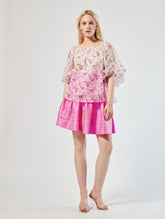 Carmenbluse mit weiter Passform, lockeres Design und auffällige Optik durch das Devoree Gewebes