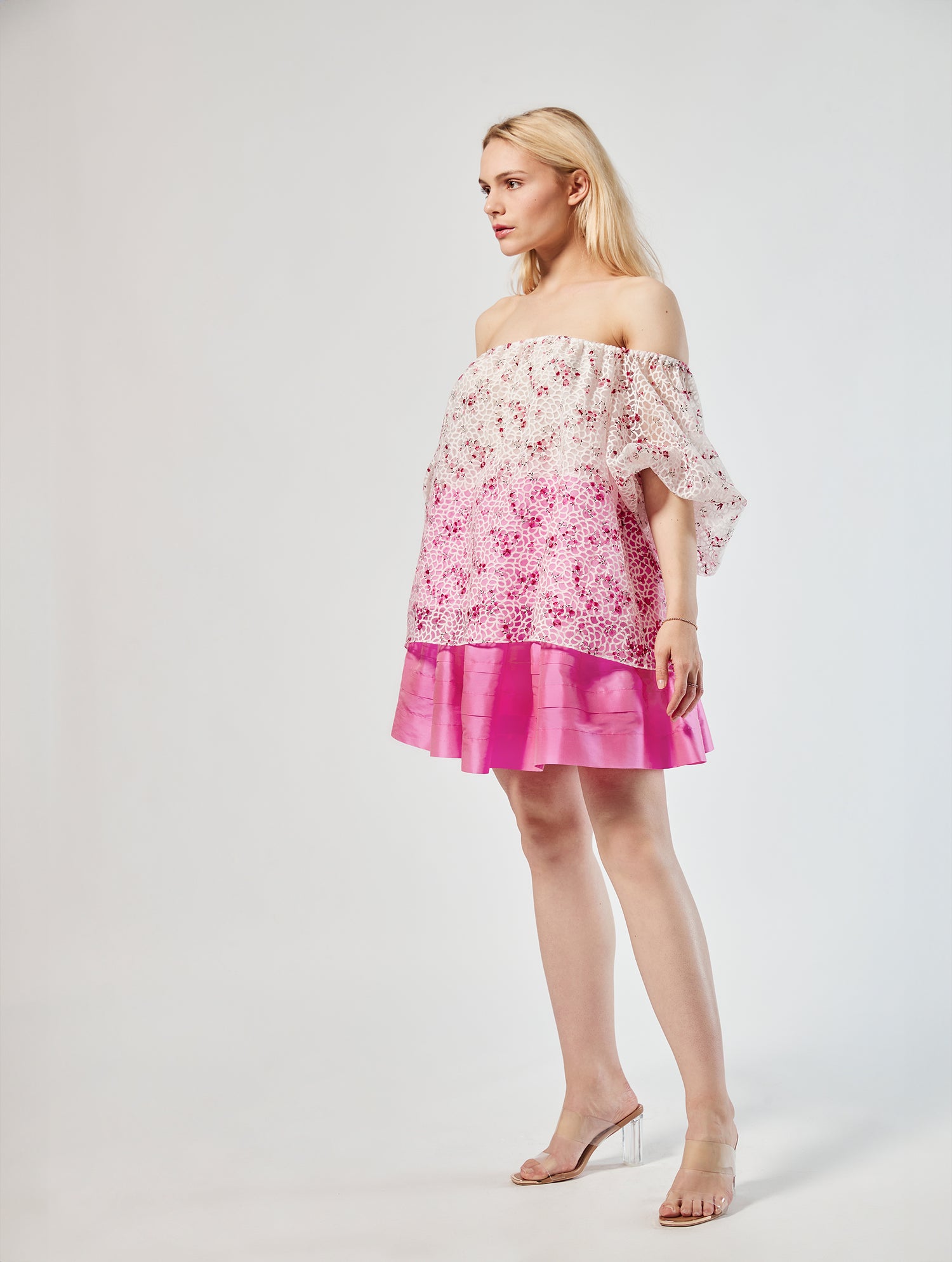 Carmenbluse mit weiter Passform, lockeres Design und auffällige Optik durch das Devoree Gewebes