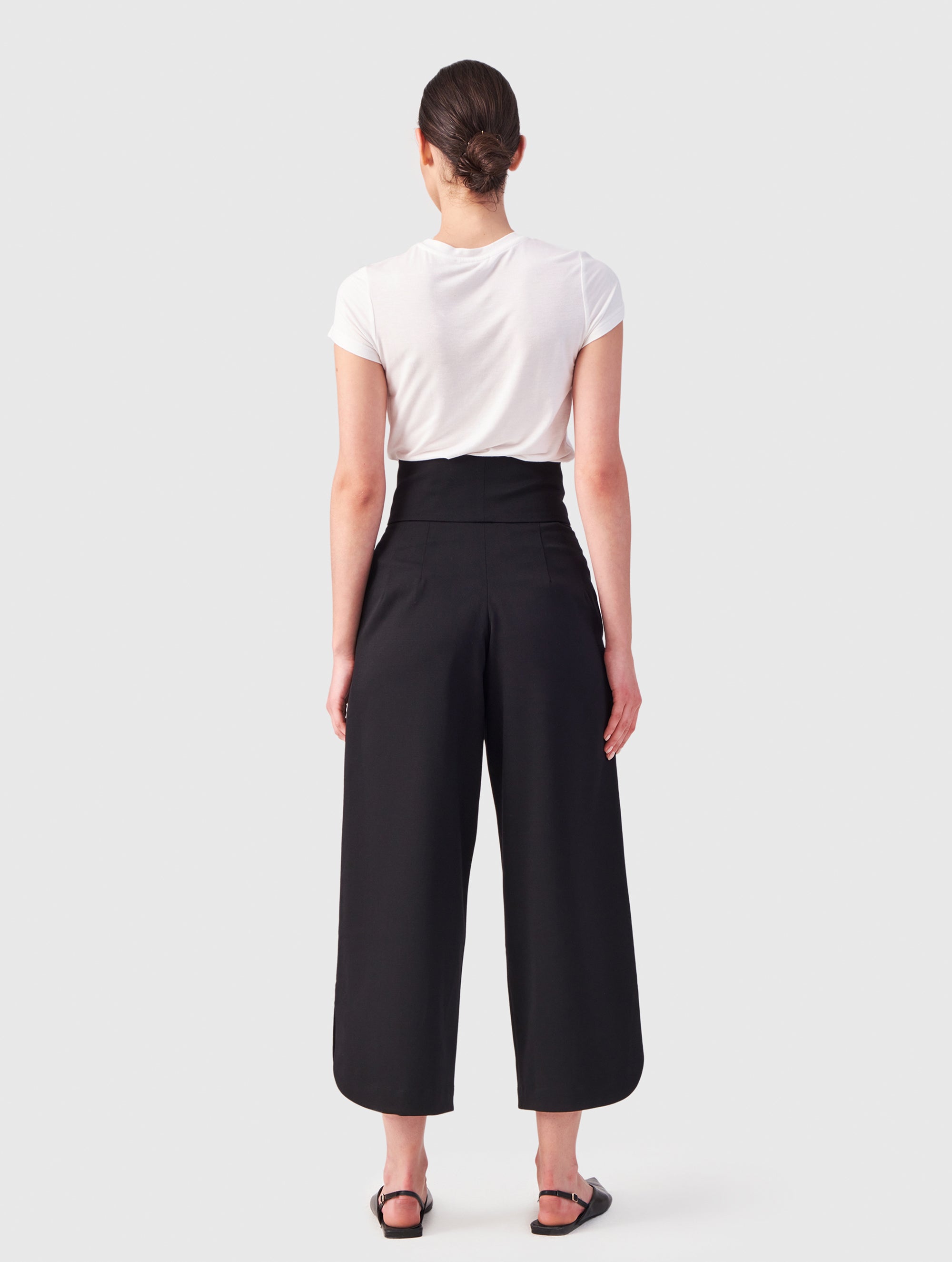 Hochtaillierte Culotte Hilka mit abgerundeter Saumlinie und nach unten faltbarer Bund von Helene Galwas